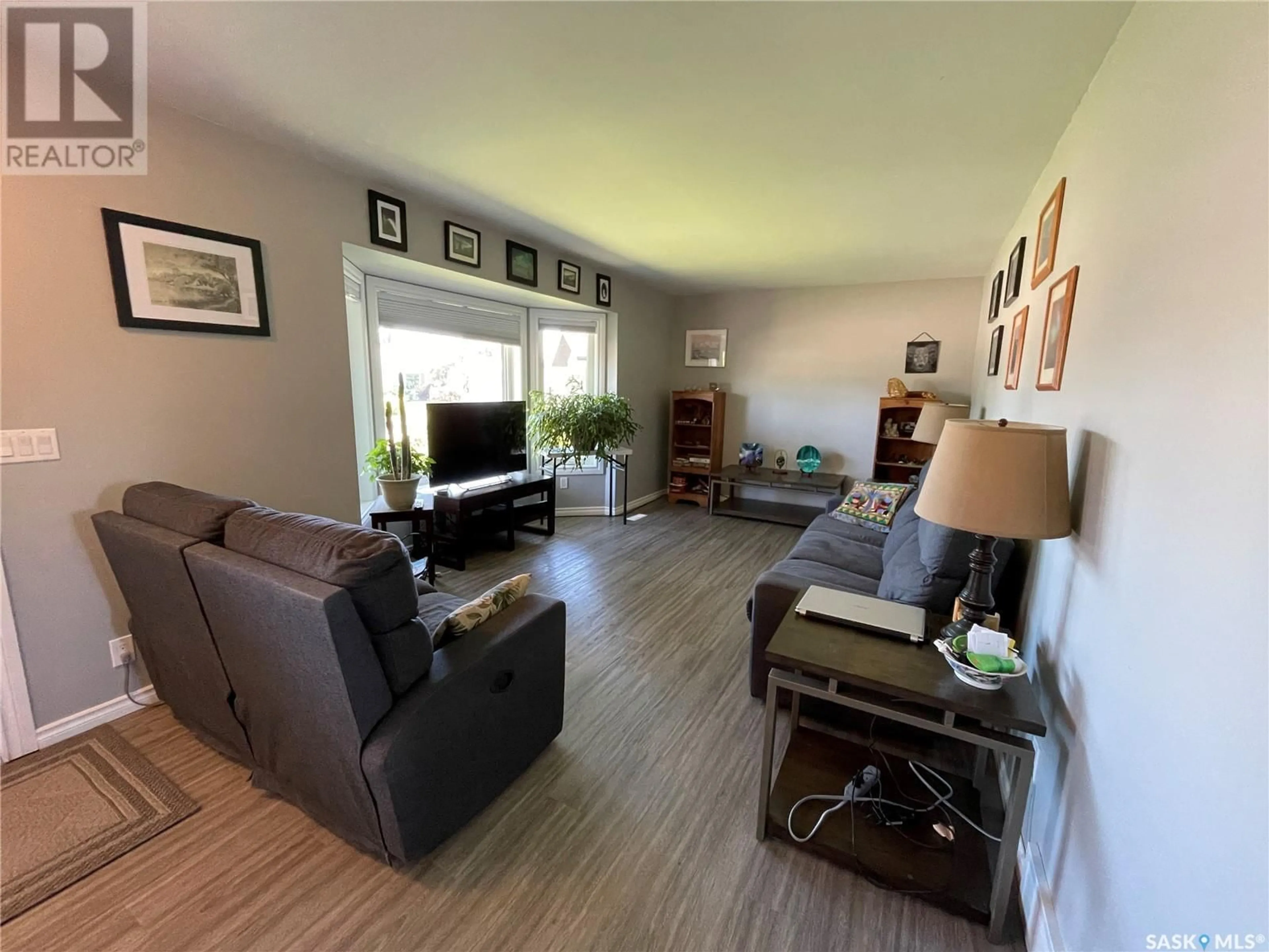 Living room with furniture, unknown for 118 CAMERON CRESCENT, Watson Saskatchewan S0K4V0