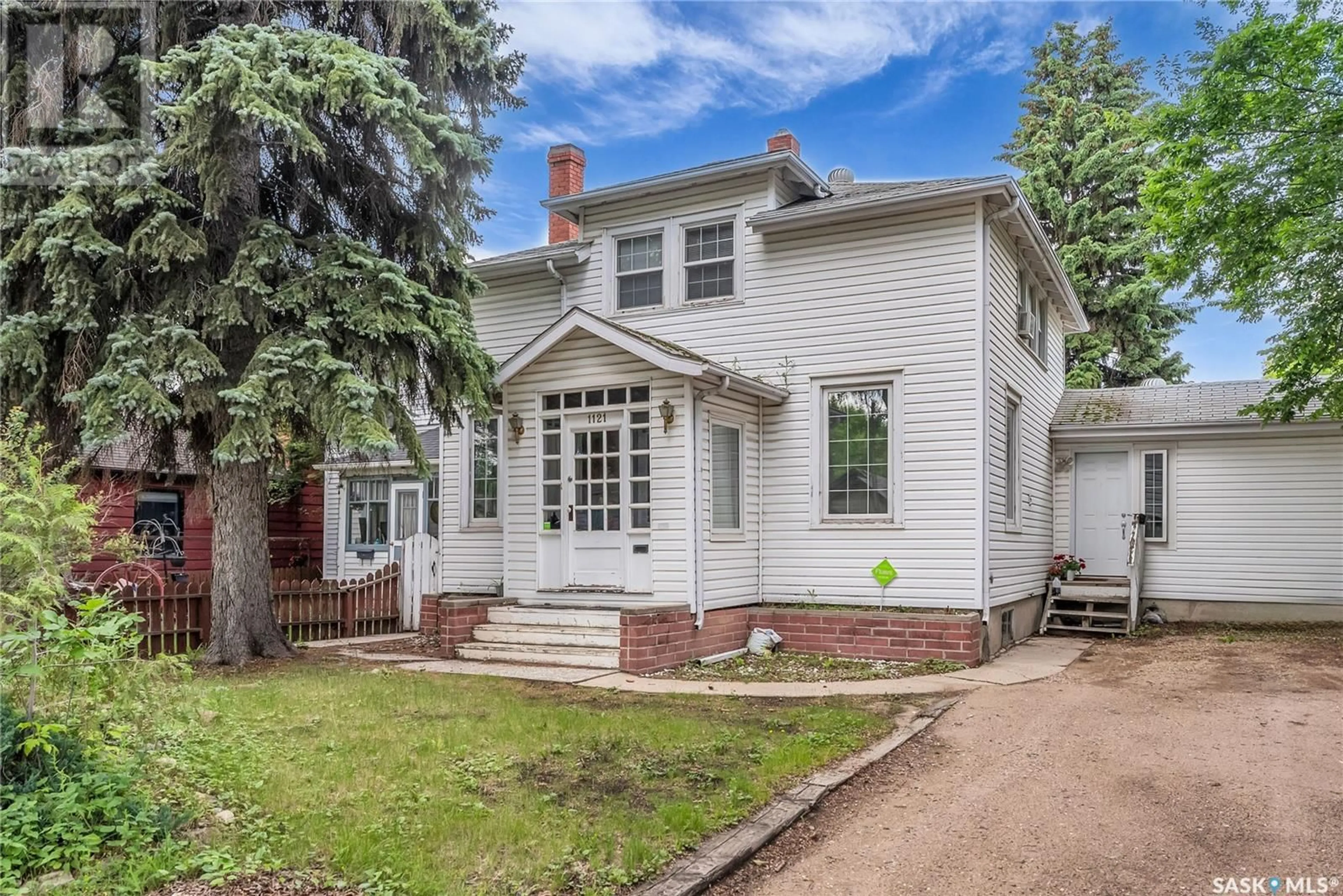 Home with brick exterior material, street for 1121 B AVENUE, Saskatoon Saskatchewan S7L1G2