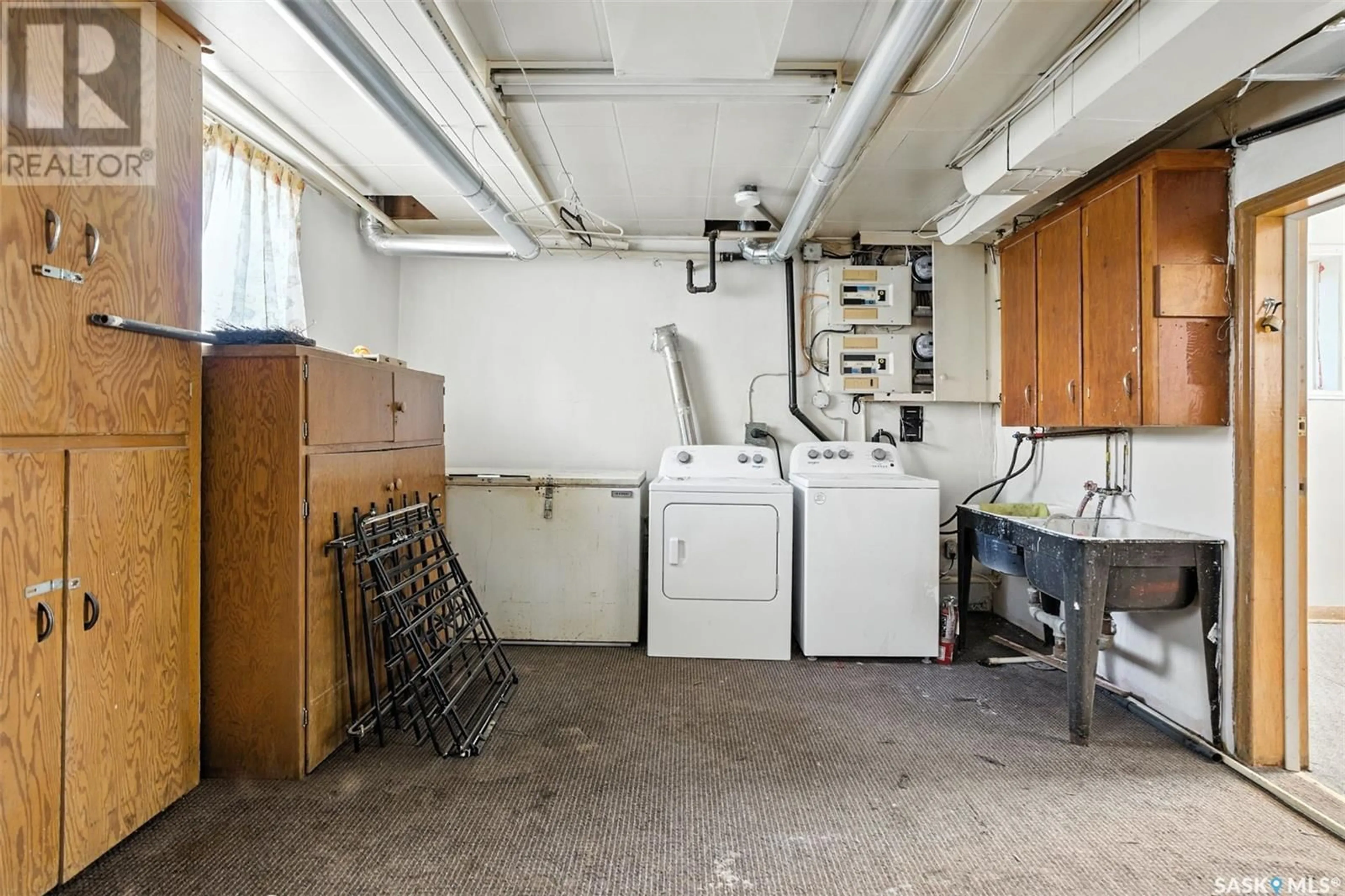 Laundry room for 402 I AVENUE, Saskatoon Saskatchewan S7M1Y4