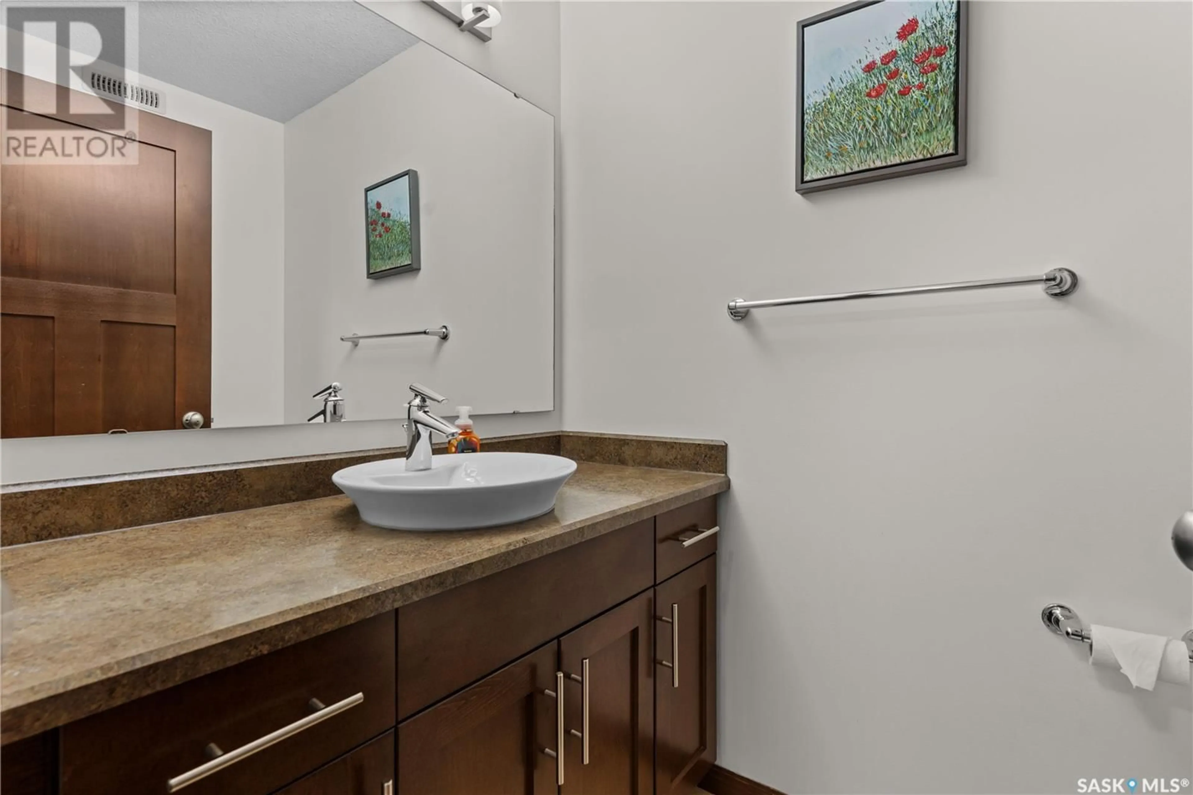 Standard bathroom, ceramic/tile floor for 3625 GREEN WATER DRIVE, Regina Saskatchewan S4V1R3