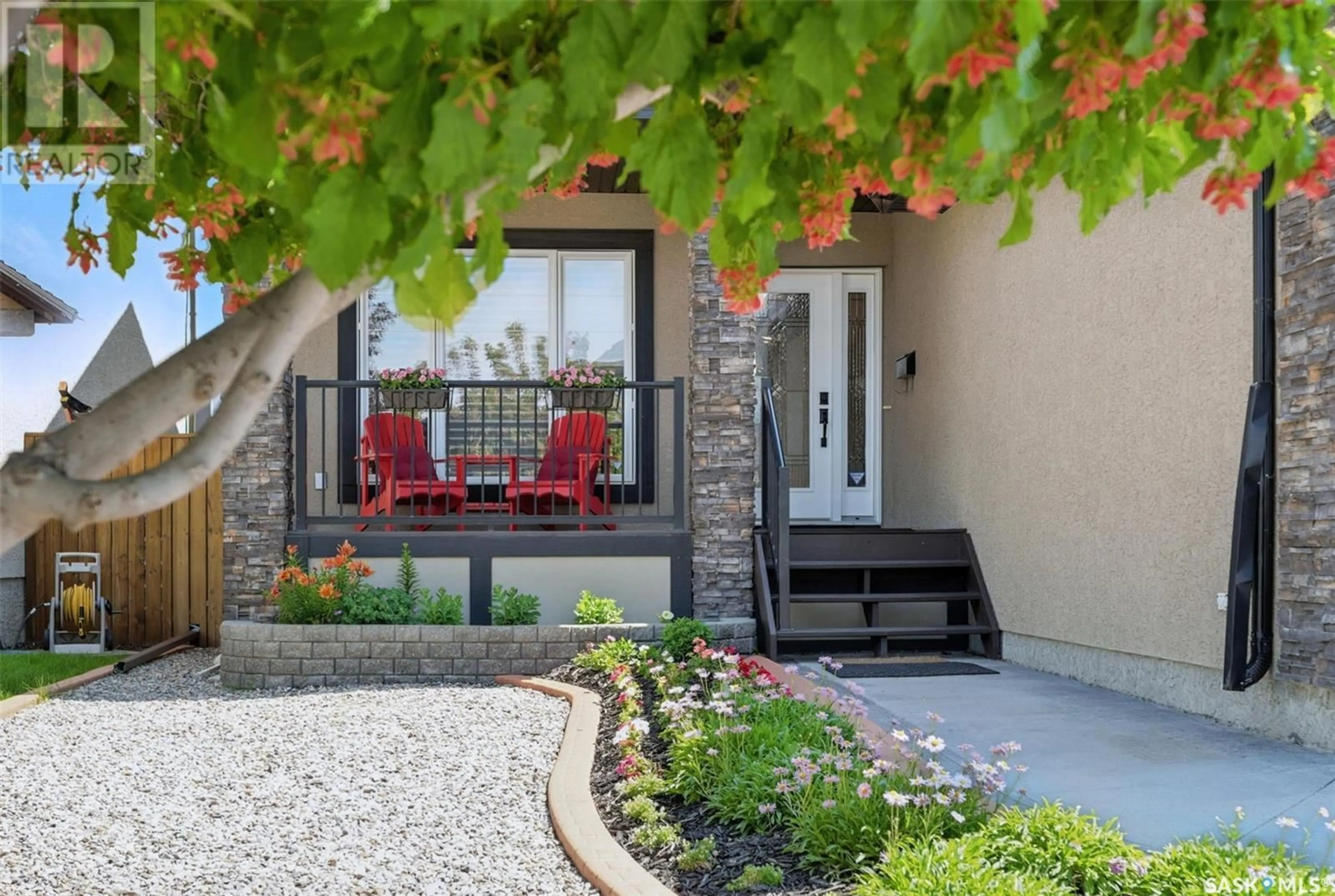 Patio, street for 131 SNELL CRESCENT, Saskatoon Saskatchewan S7T0M7