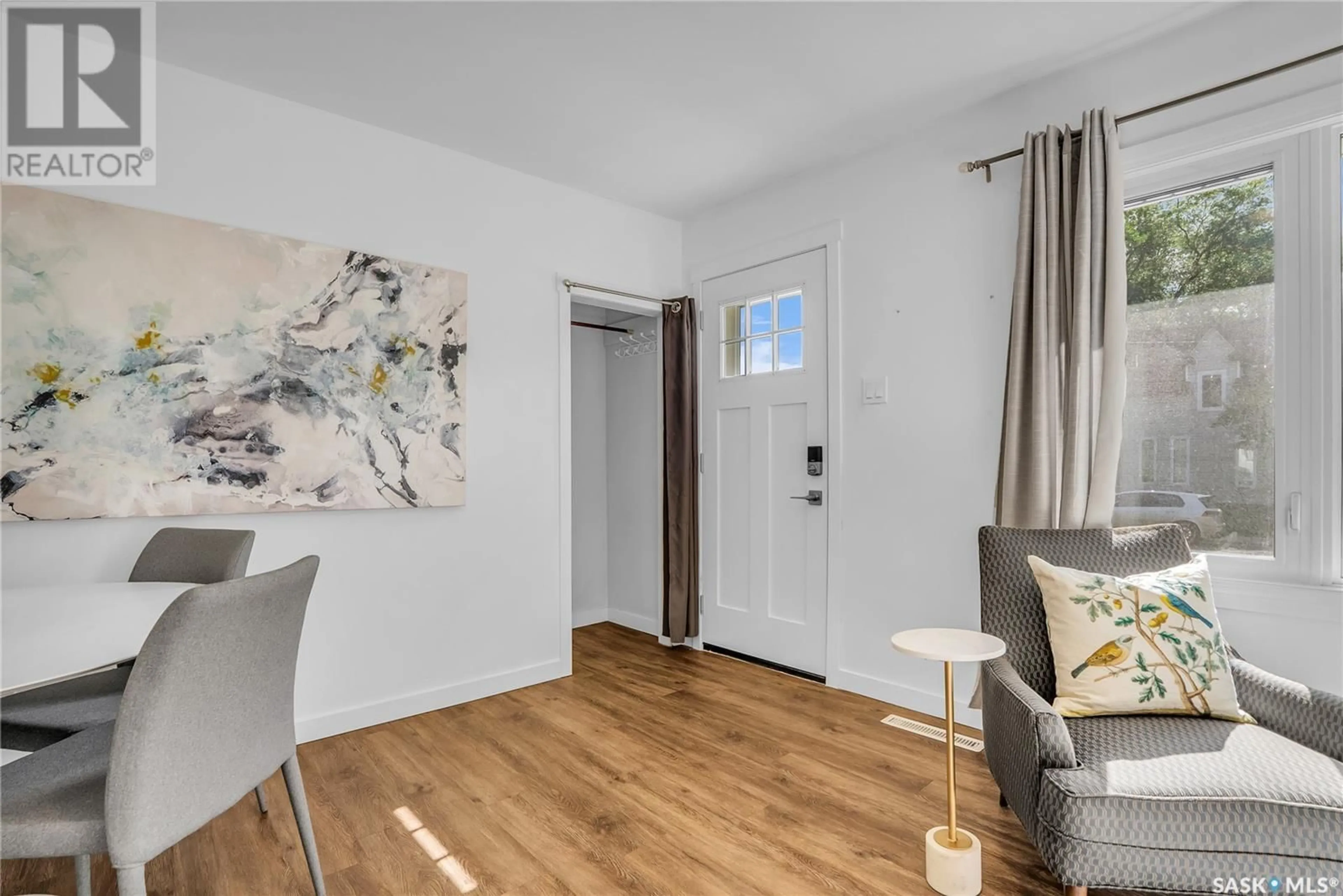 Indoor entryway for 2535 KELVIN AVENUE, Saskatoon Saskatchewan S7J0T6