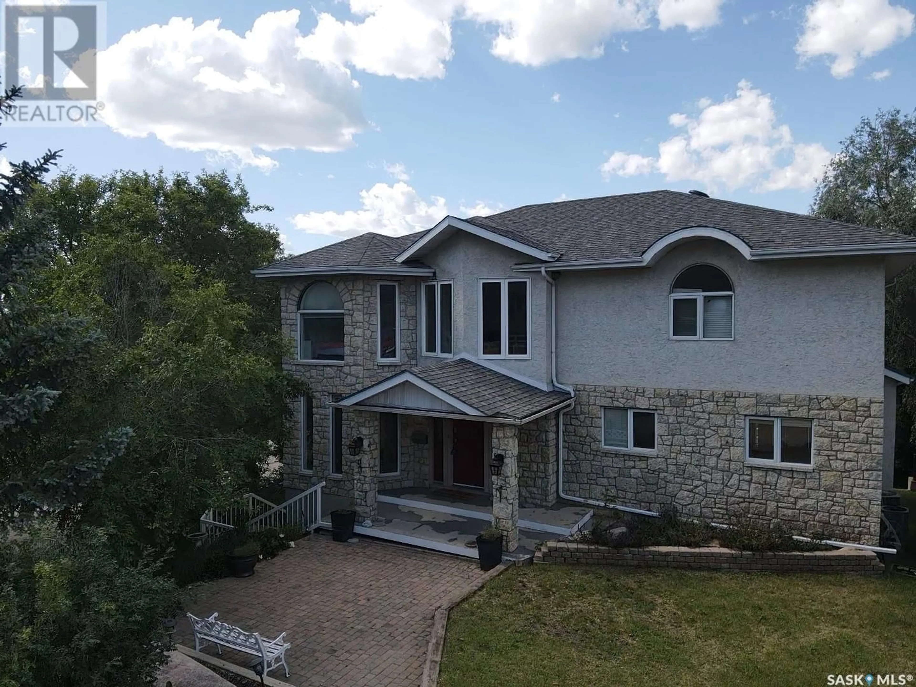 A pic from outside/outdoor area/front of a property/back of a property/a pic from drone, building for 10 MEADOW BAY, Lumsden Saskatchewan S0G3C0