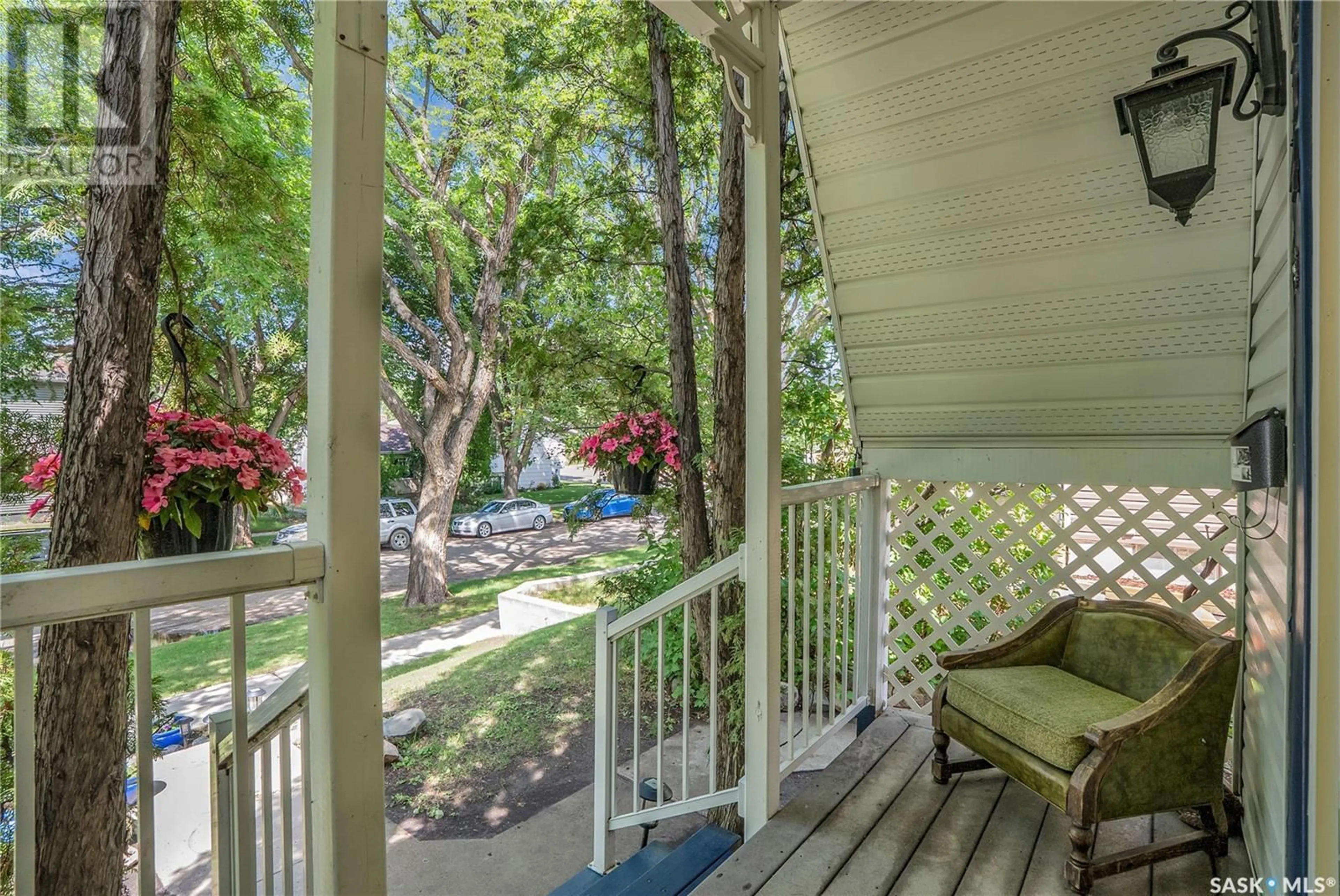 Patio, unknown for 834 5TH STREET, Saskatoon Saskatchewan S7H1G9