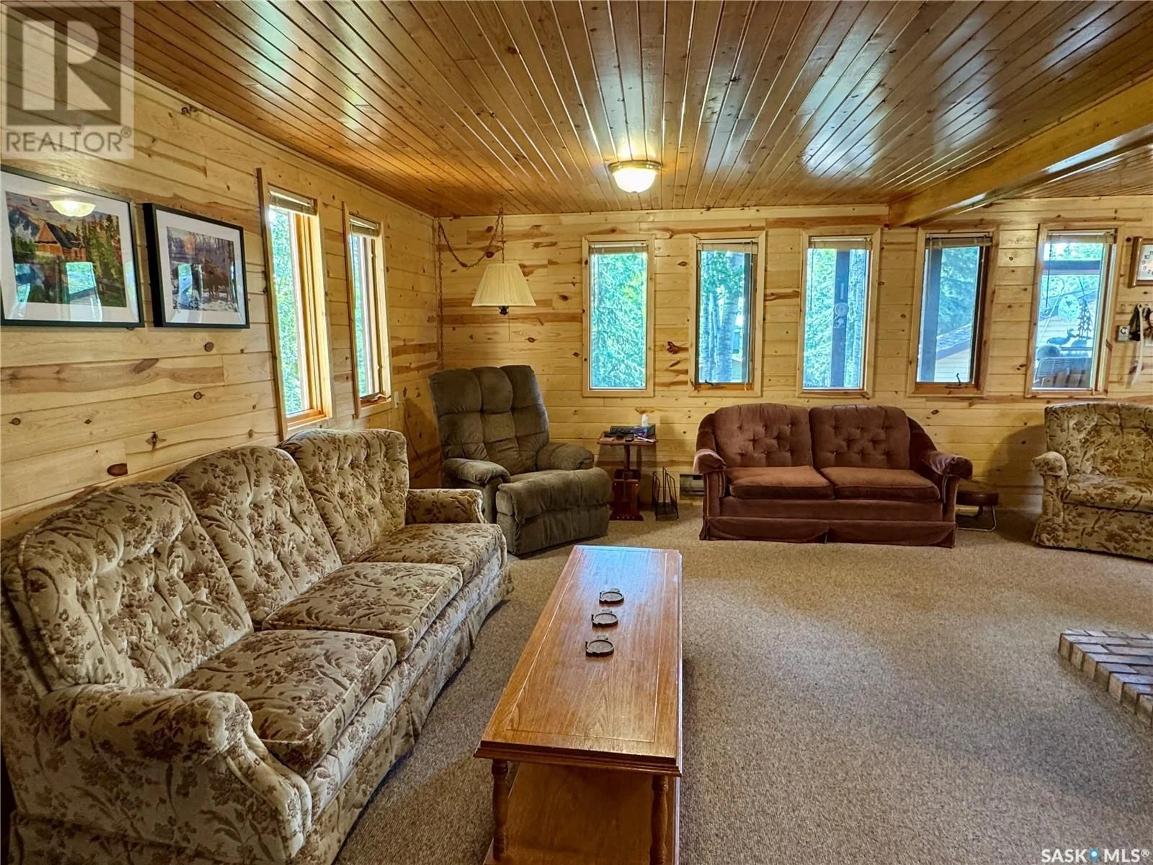 Living room with furniture, unknown for 1605 WILLOW STREET, Northern Admin District Saskatchewan S0J1L0