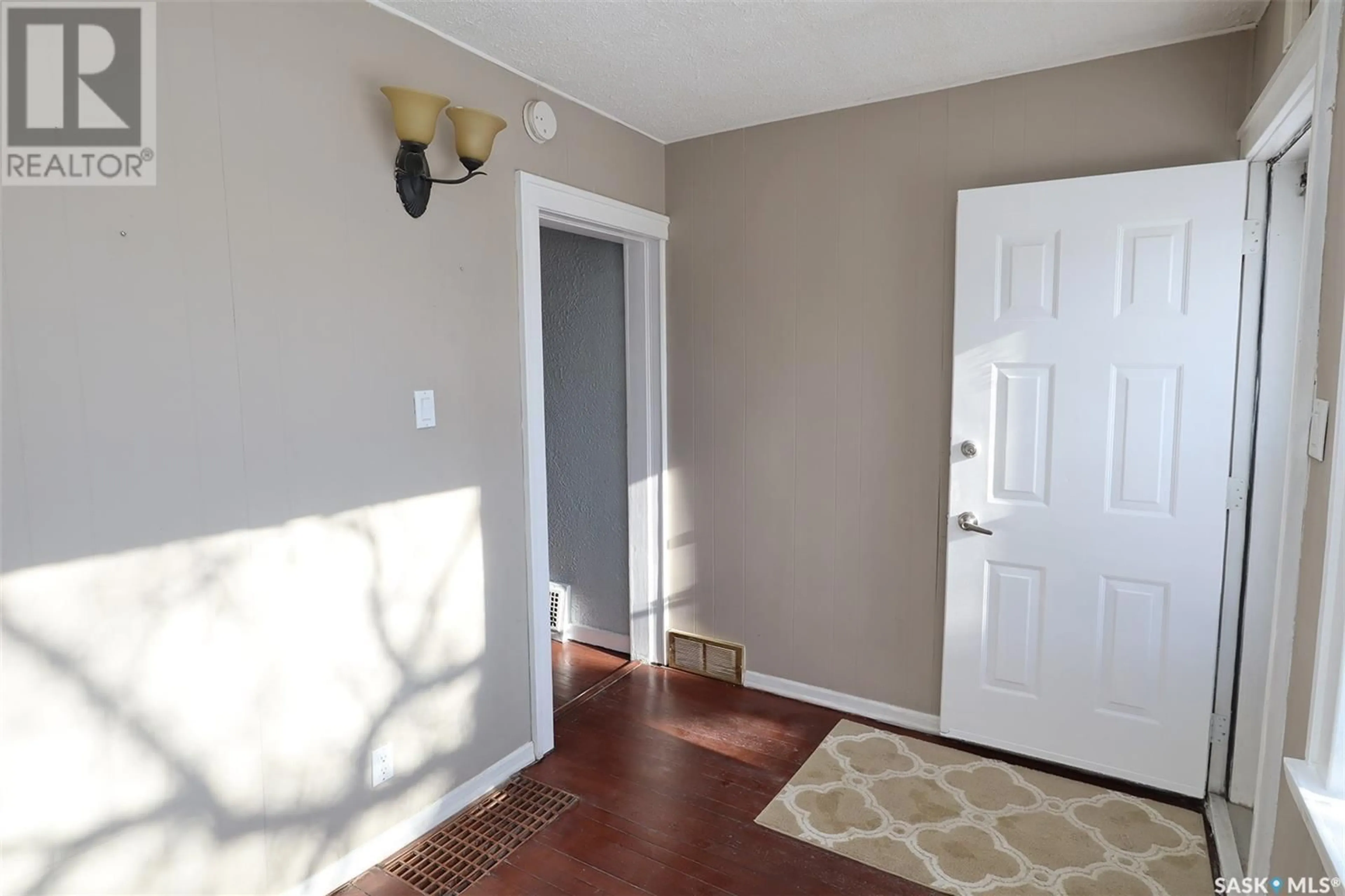 Indoor entryway for 4530 DEWDNEY AVENUE, Regina Saskatchewan S4T1B2