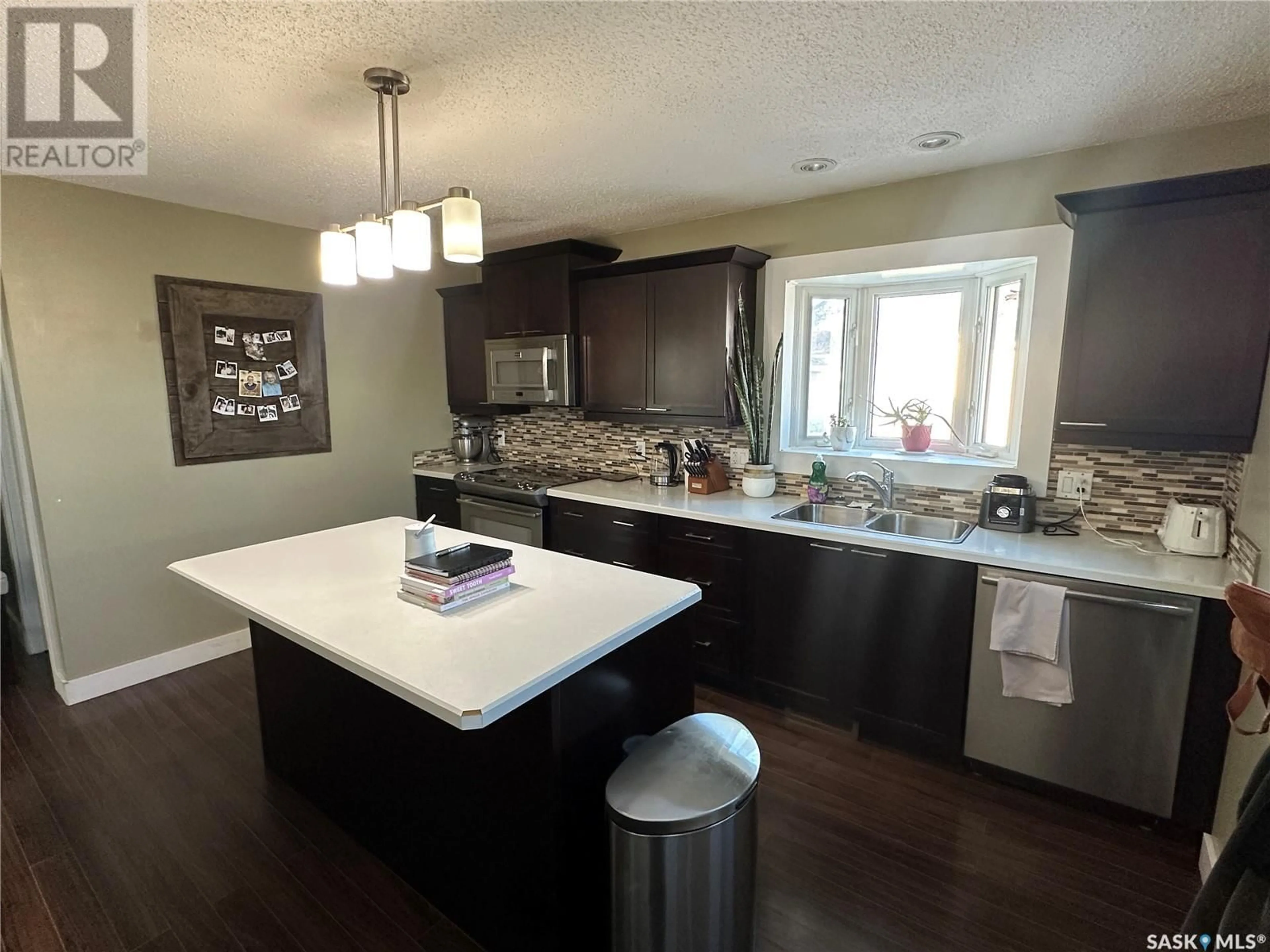 Open concept kitchen, unknown for 320 GOVERNMENT ROAD, Weyburn Saskatchewan S4H2A8
