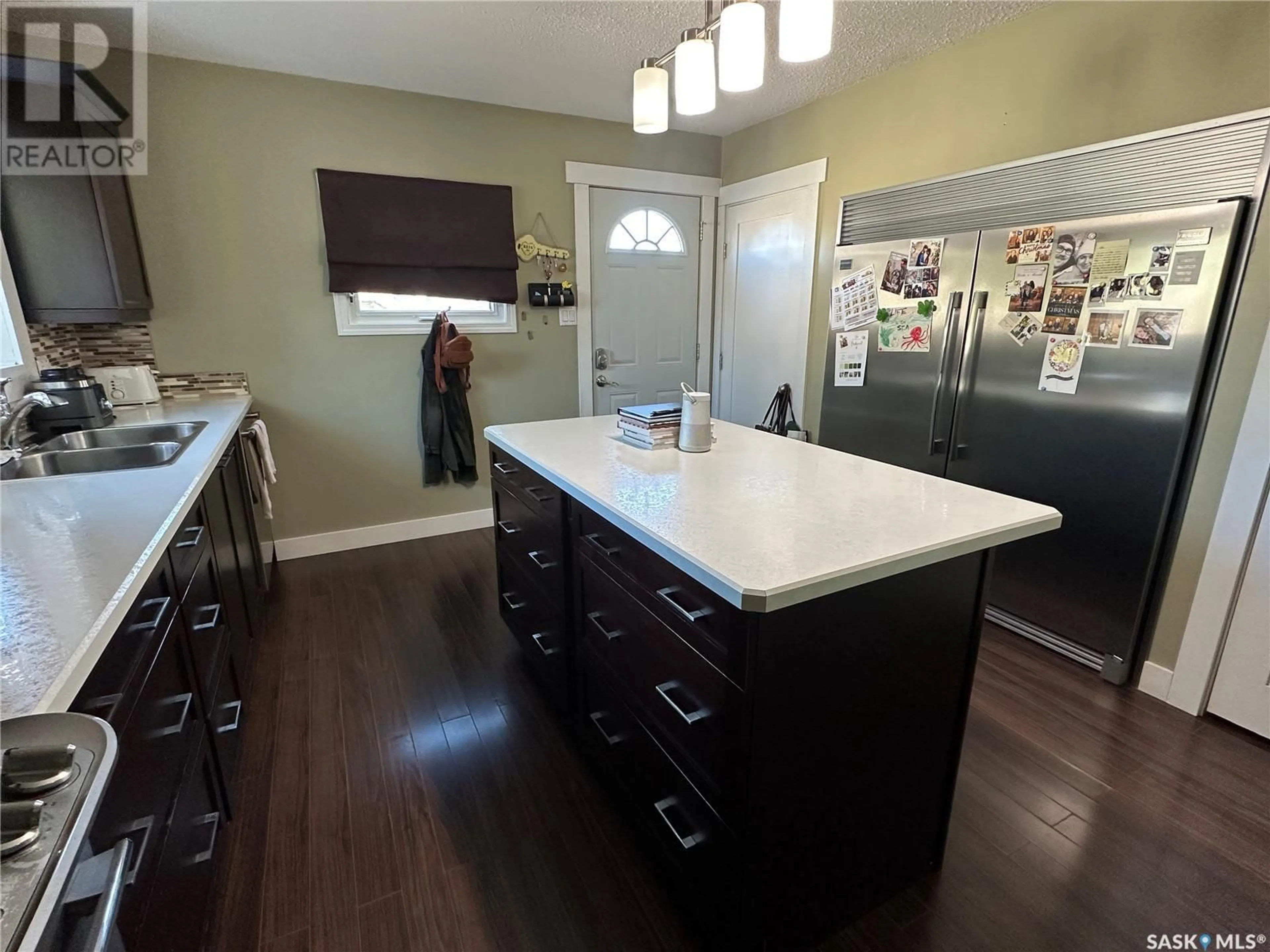 Open concept kitchen, unknown for 320 GOVERNMENT ROAD, Weyburn Saskatchewan S4H2A8