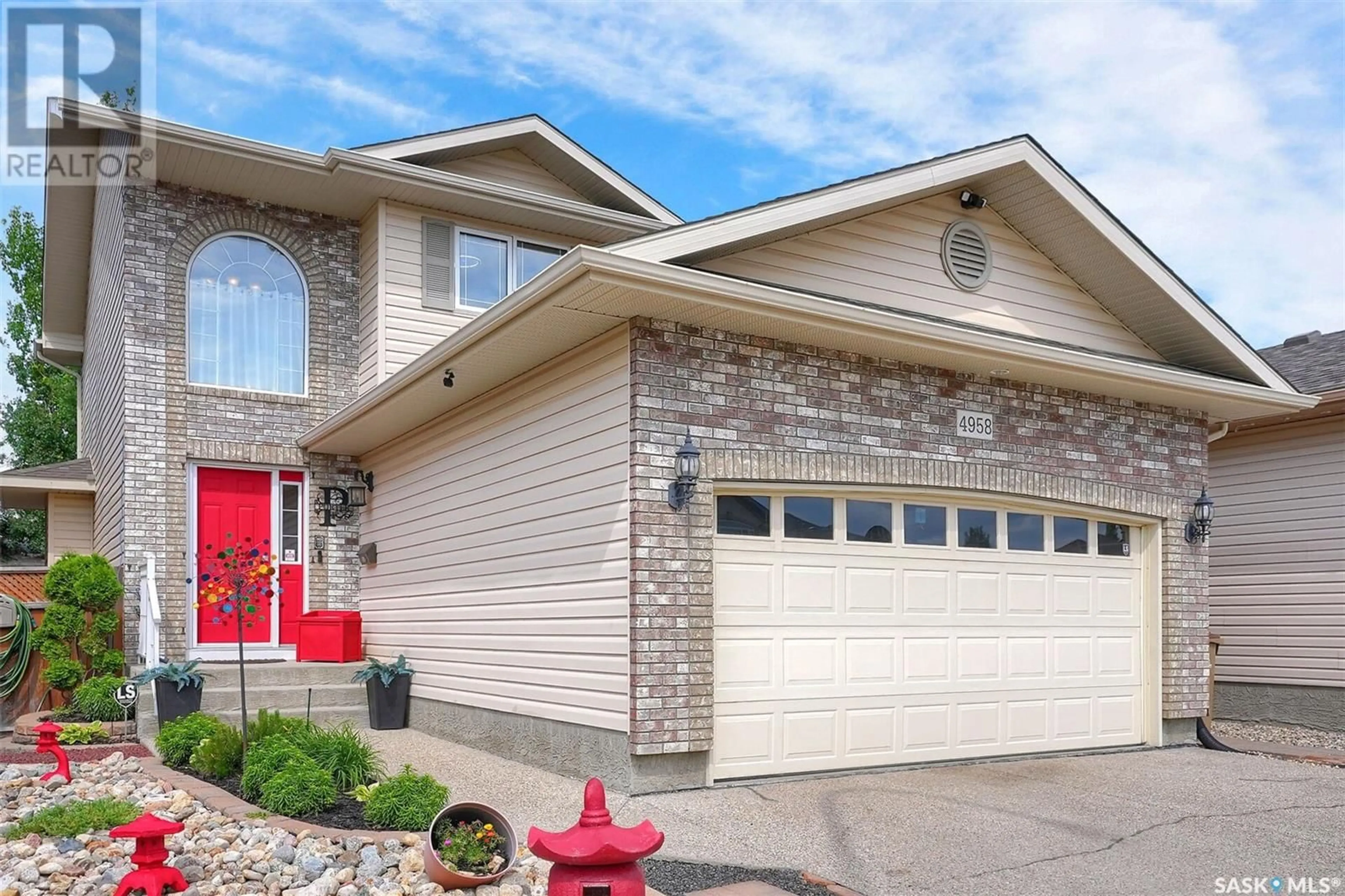 Home with vinyl exterior material, street for 4958 WEBSTER CRESCENT, Regina Saskatchewan S4X4T1