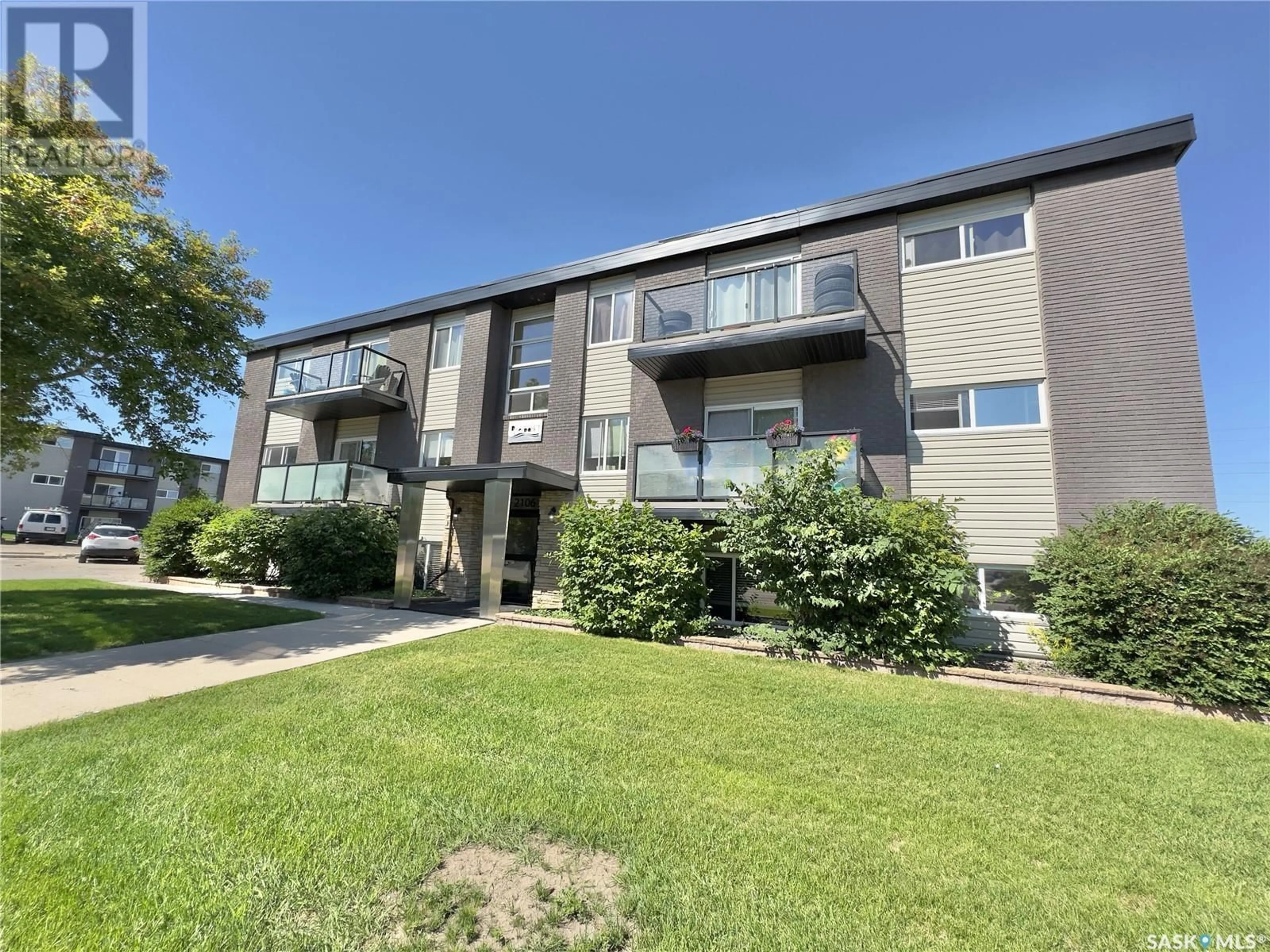 A pic from outside/outdoor area/front of a property/back of a property/a pic from drone, unknown for 1 - 2106 STE CECILIA AVENUE, Saskatoon Saskatchewan S7M0P2