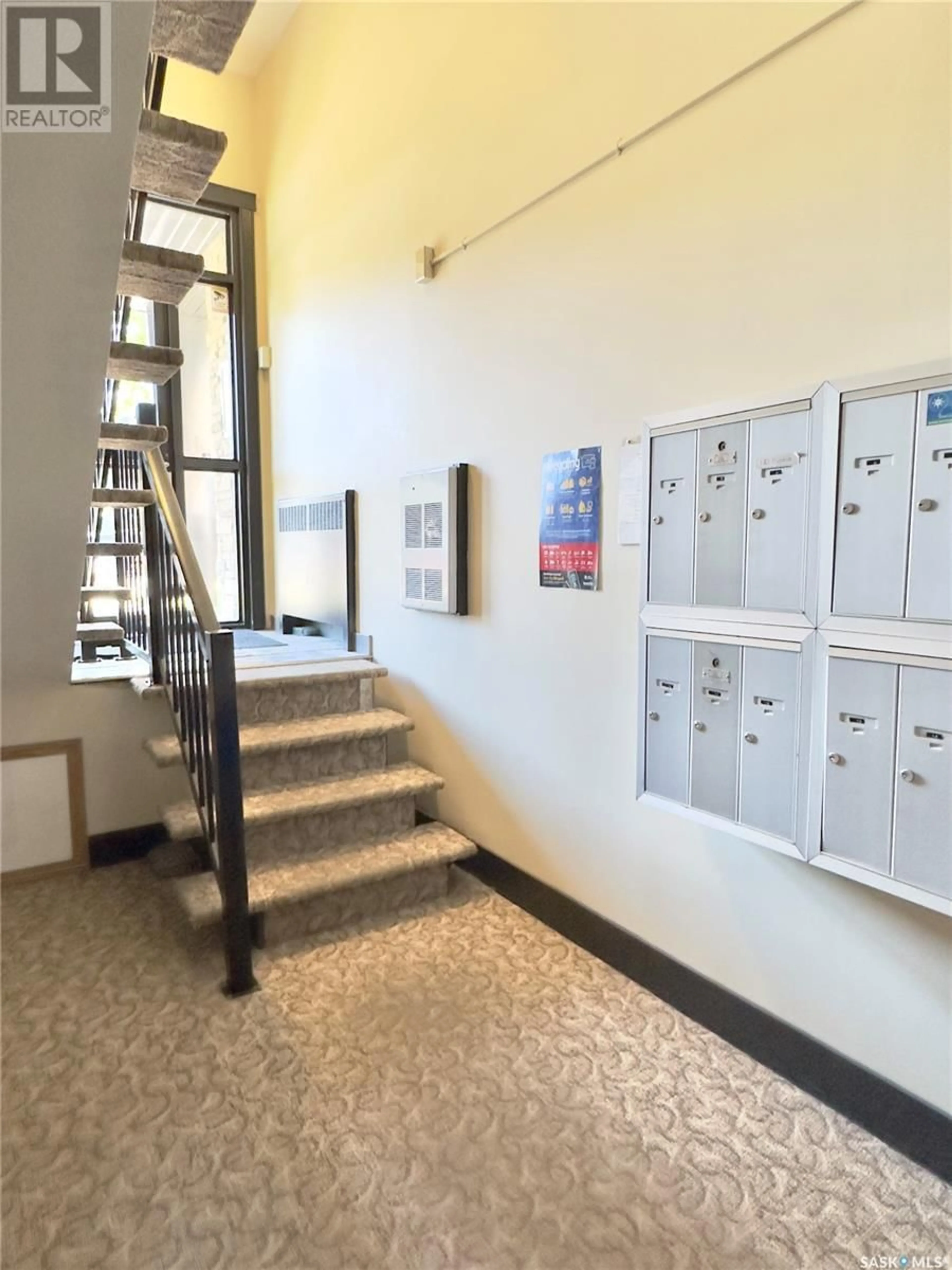 Indoor foyer for 1 - 2106 STE CECILIA AVENUE, Saskatoon Saskatchewan S7M0P2