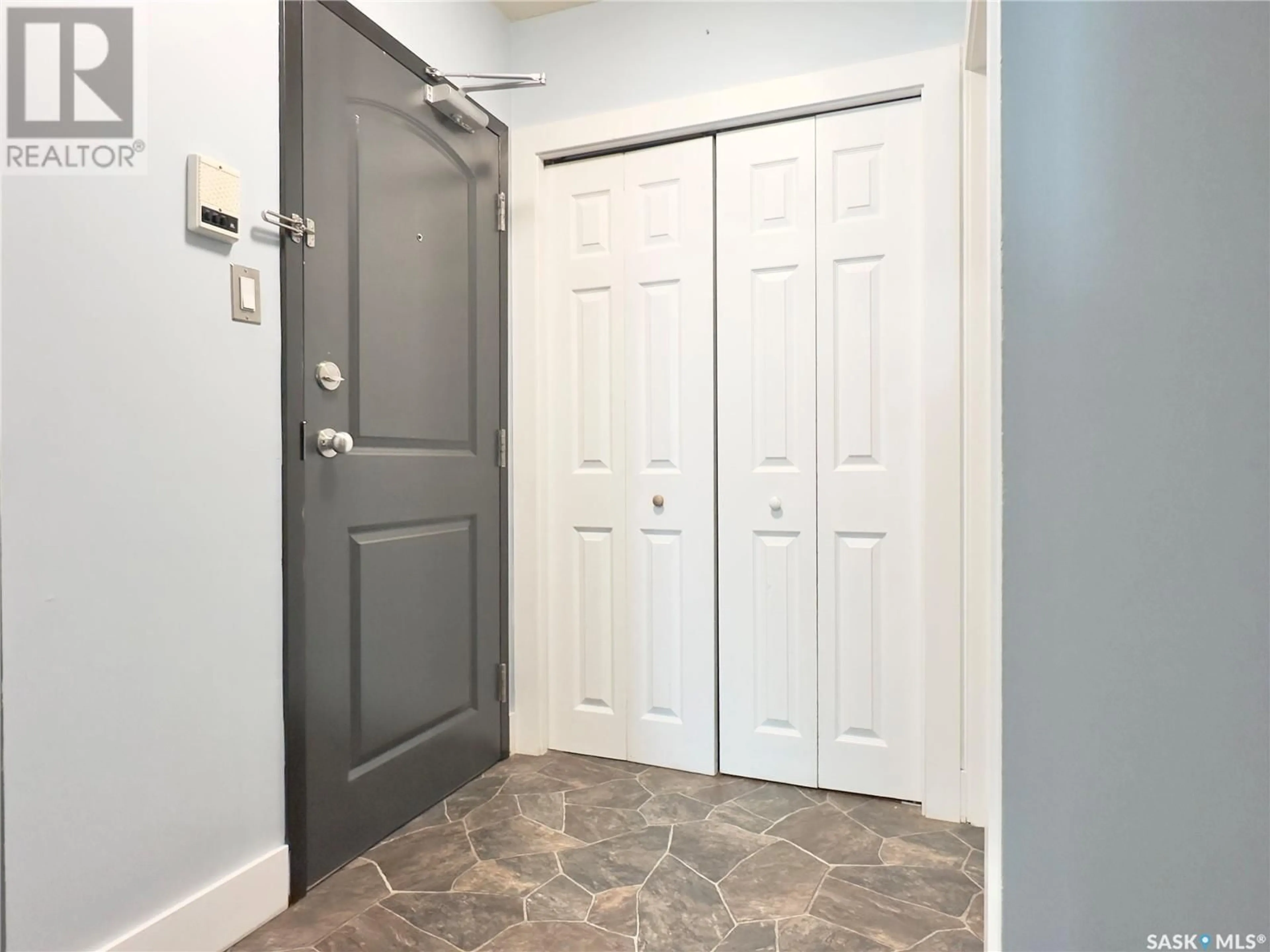 Indoor entryway for 1 - 2106 STE CECILIA AVENUE, Saskatoon Saskatchewan S7M0P2