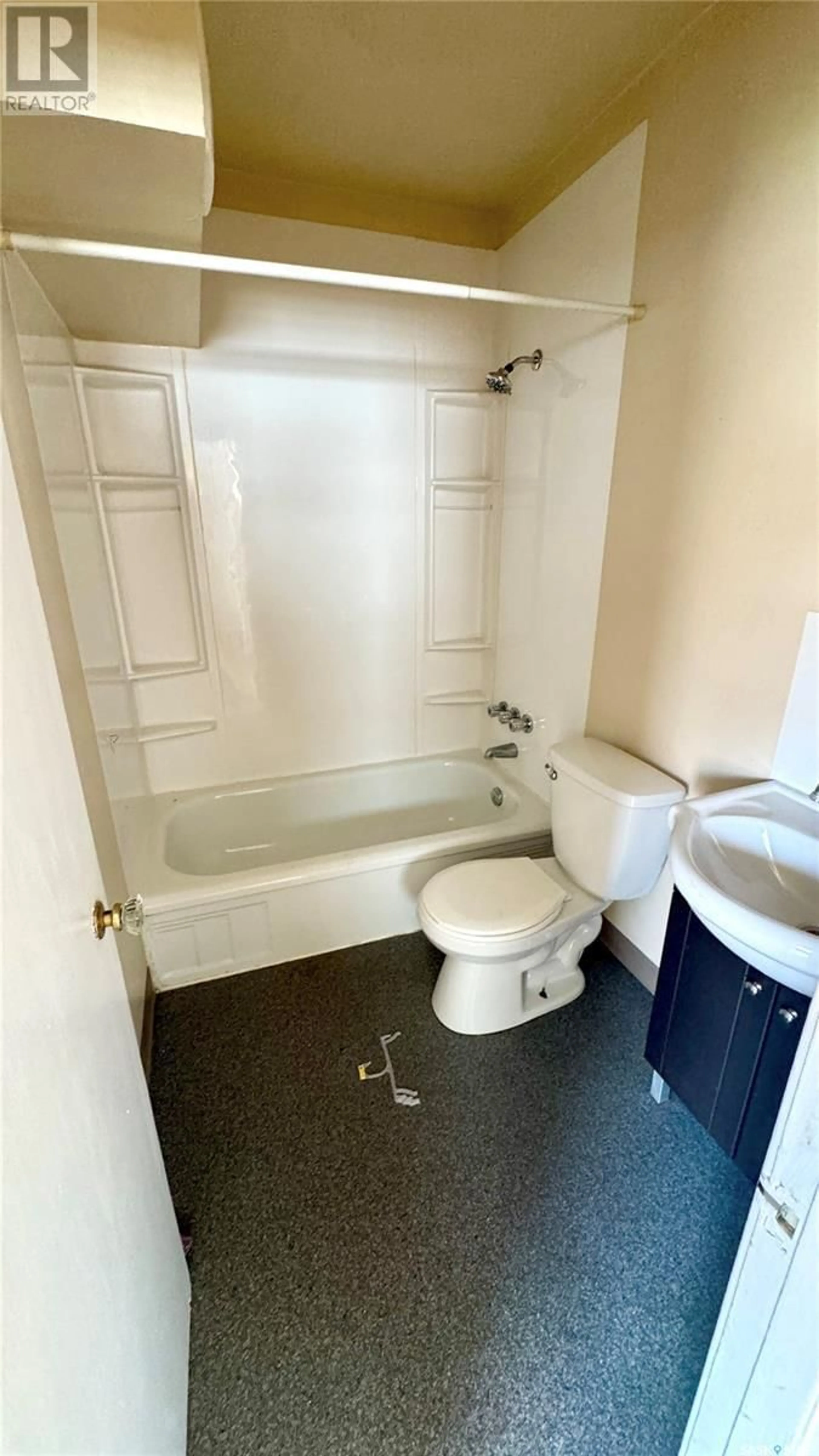 Standard bathroom, unknown for 565 12TH STREET, Prince Albert Saskatchewan S6V1C5