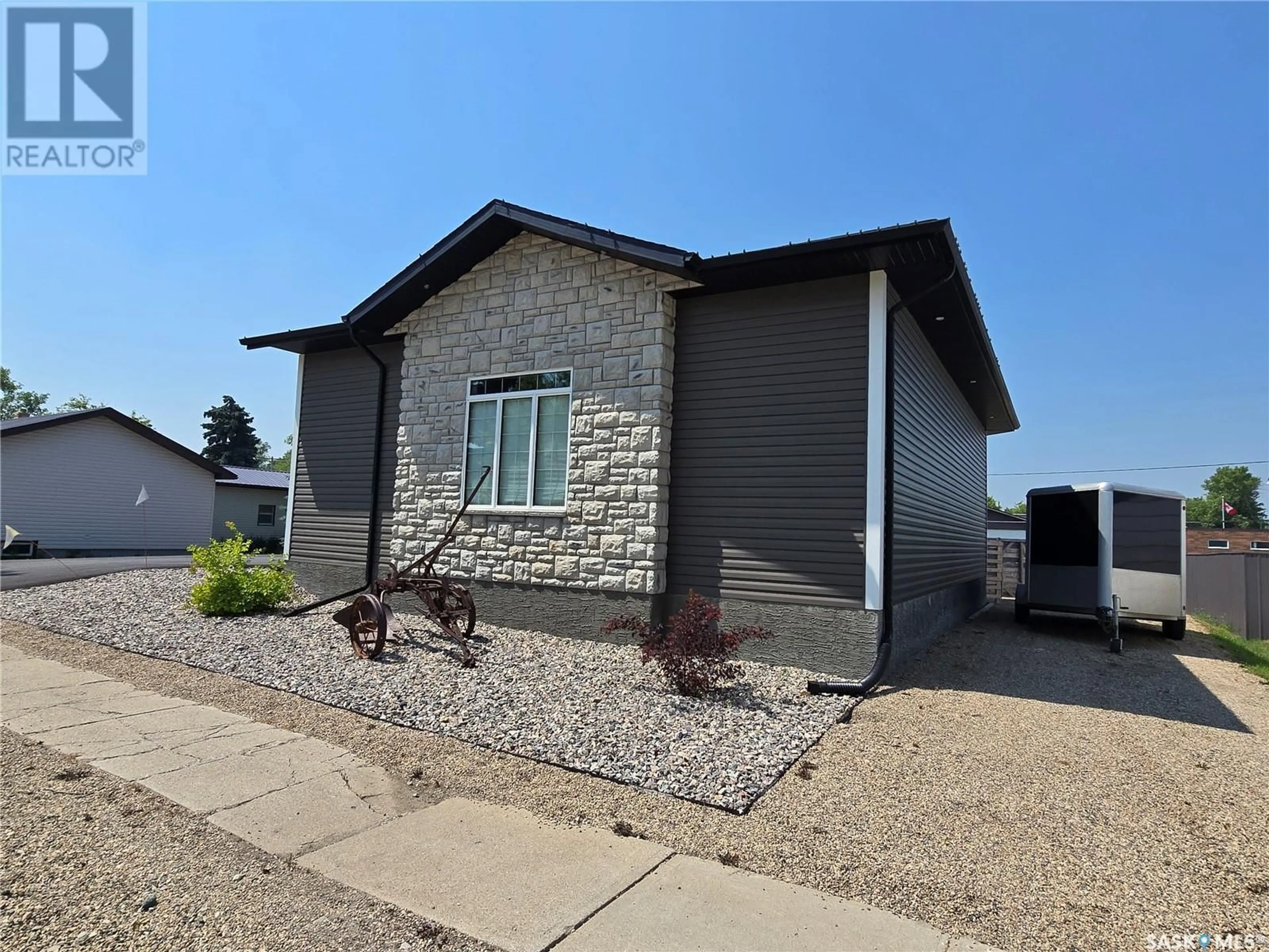 Home with vinyl exterior material, street for 812 PACIFIC STREET, Grenfell Saskatchewan S0G2B0