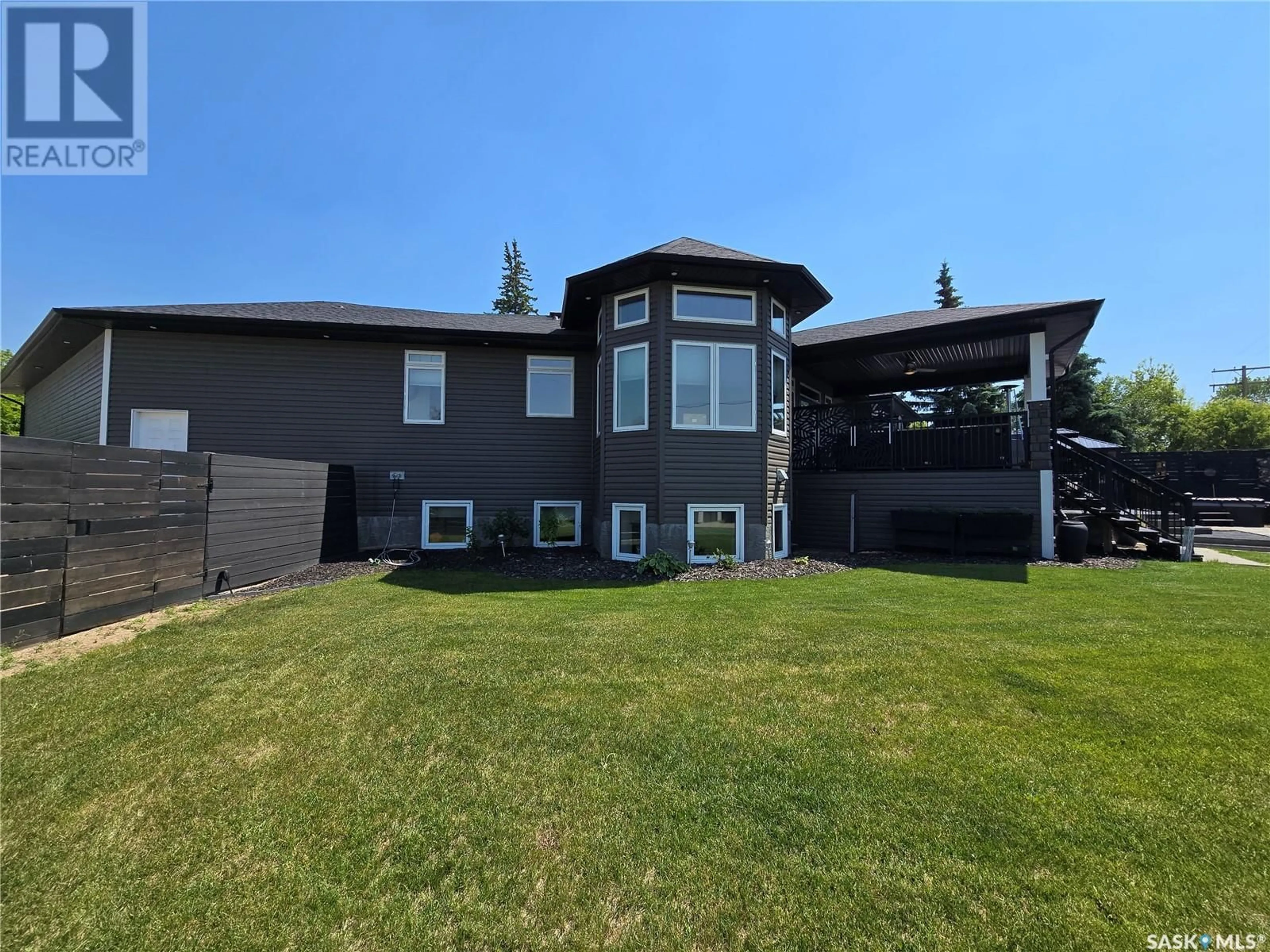 Home with vinyl exterior material, unknown for 812 PACIFIC STREET, Grenfell Saskatchewan S0G2B0