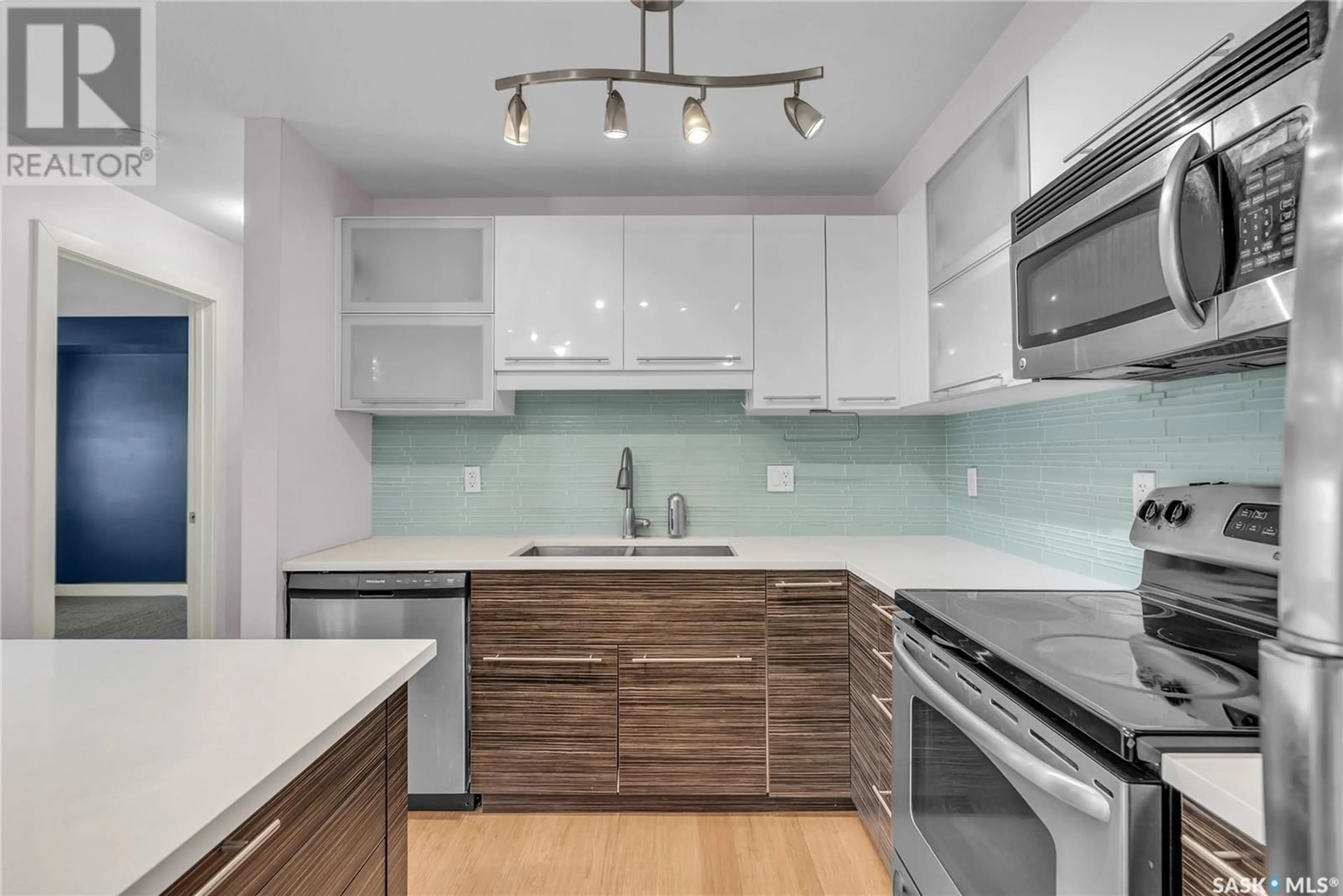 Standard kitchen, unknown for 211A HUNTER ROAD, Saskatoon Saskatchewan S7T0J7
