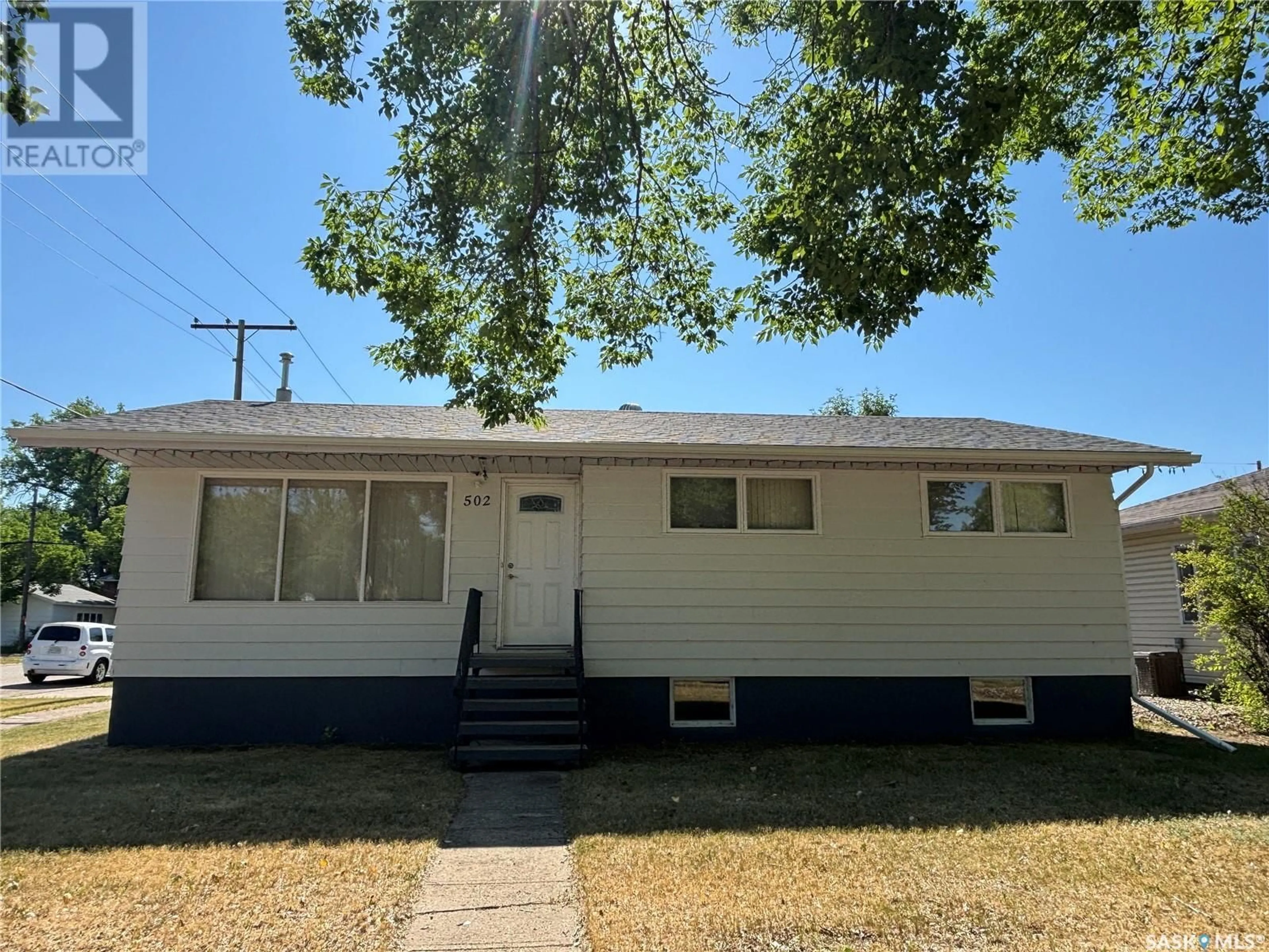 Home with vinyl exterior material, street for 502 JASPER STREET, Maple Creek Saskatchewan S0N1N0