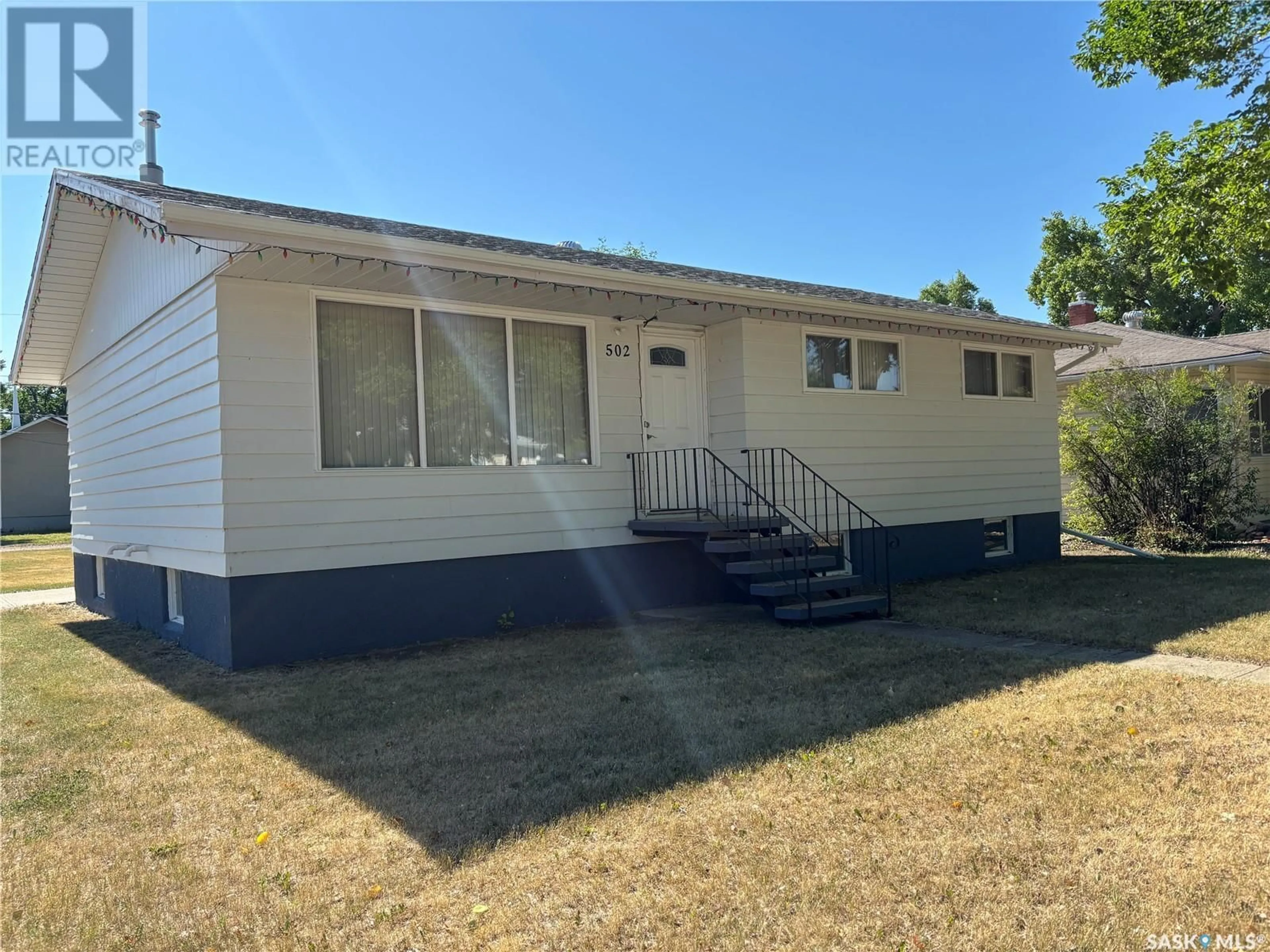 Home with vinyl exterior material, street for 502 JASPER STREET, Maple Creek Saskatchewan S0N1N0