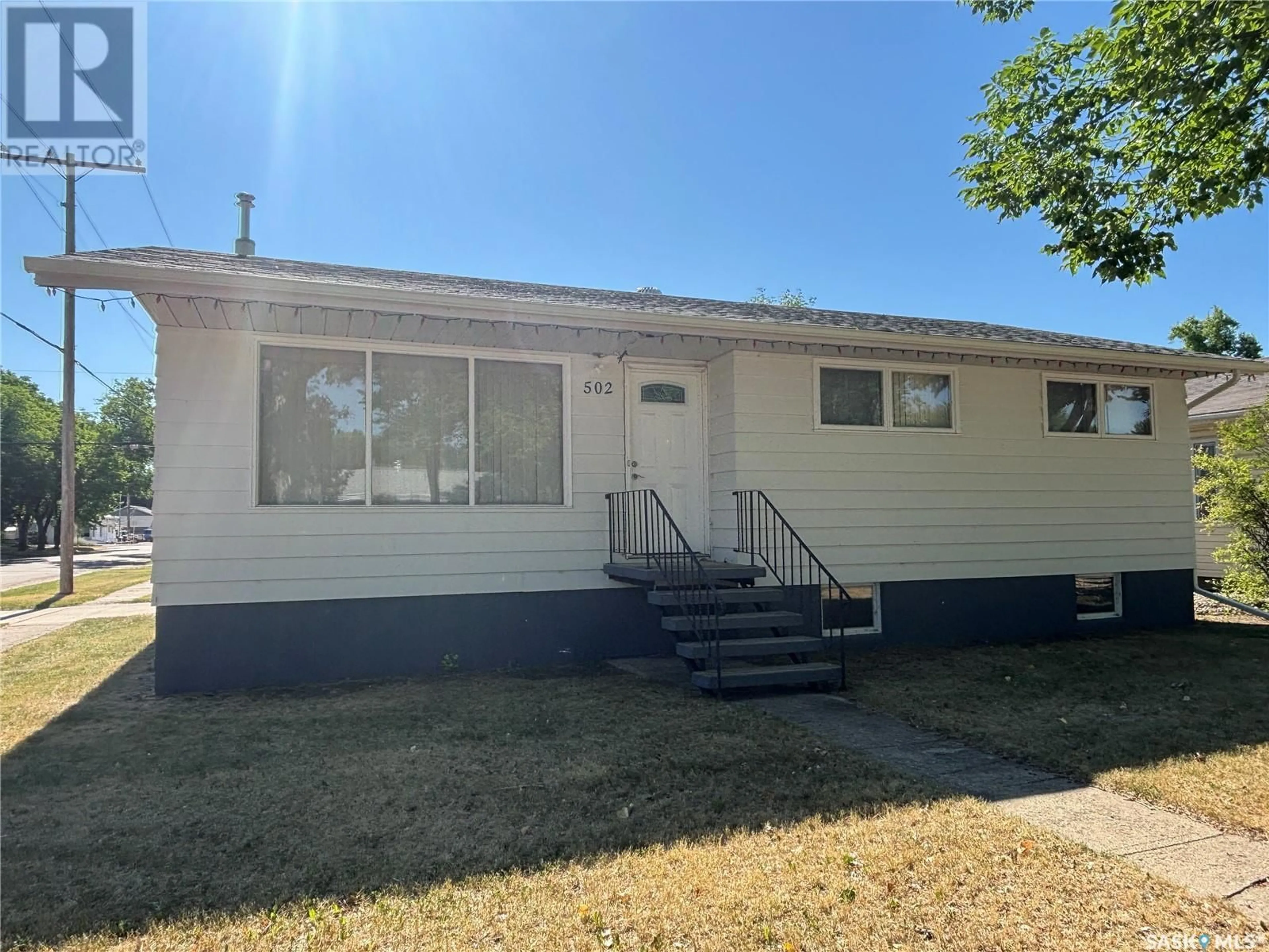 Home with vinyl exterior material, street for 502 JASPER STREET, Maple Creek Saskatchewan S0N1N0