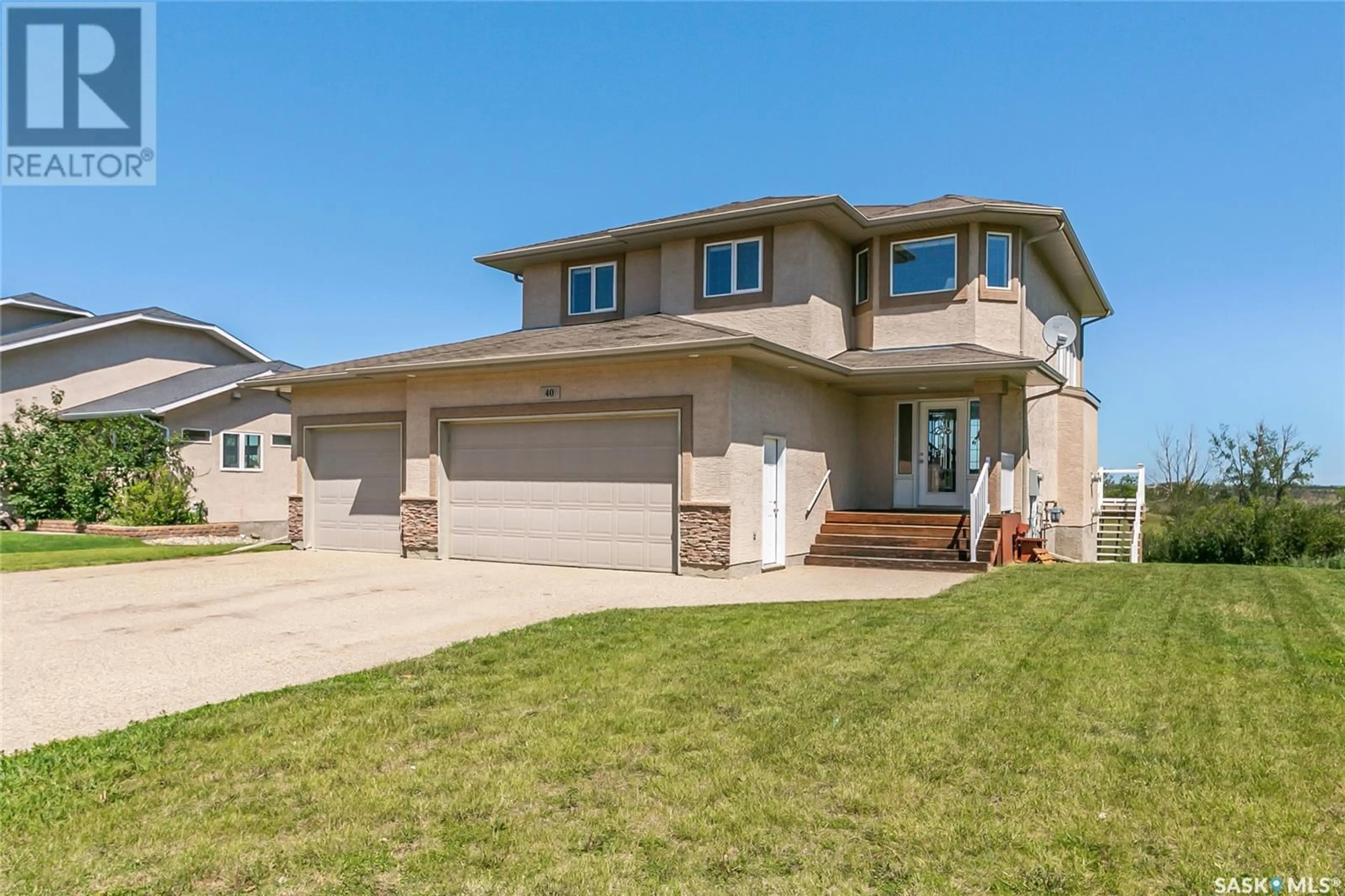 Home with vinyl exterior material, street for 40 ROSEWOOD DRIVE, Lumsden Saskatchewan S0G3C0