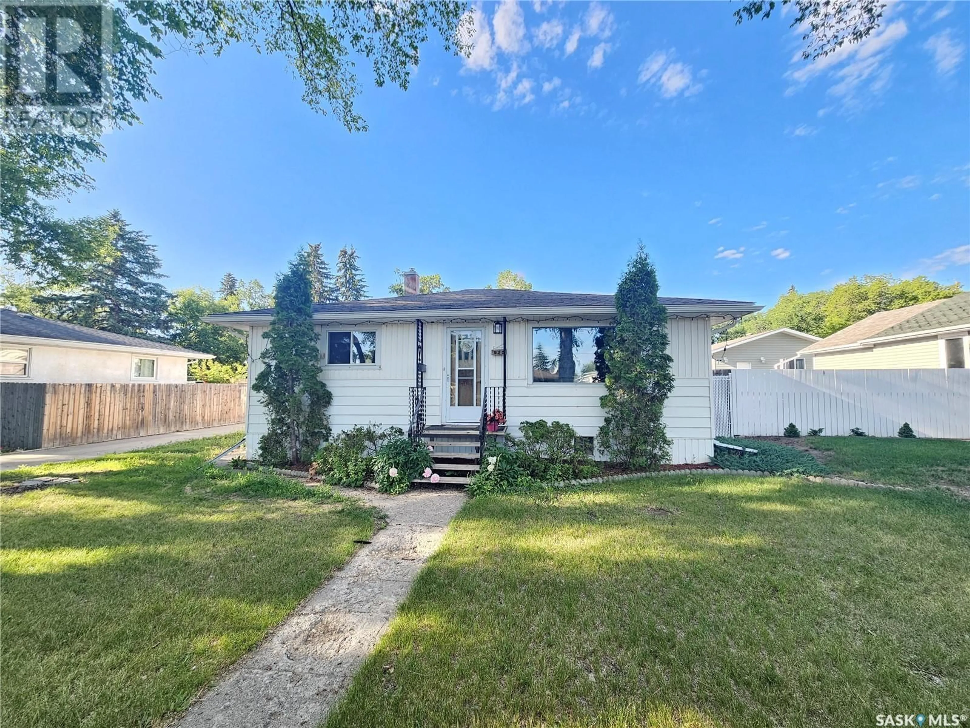Home with vinyl exterior material, street for 823 DUFFIELD STREET, Moose Jaw Saskatchewan S6H5J6