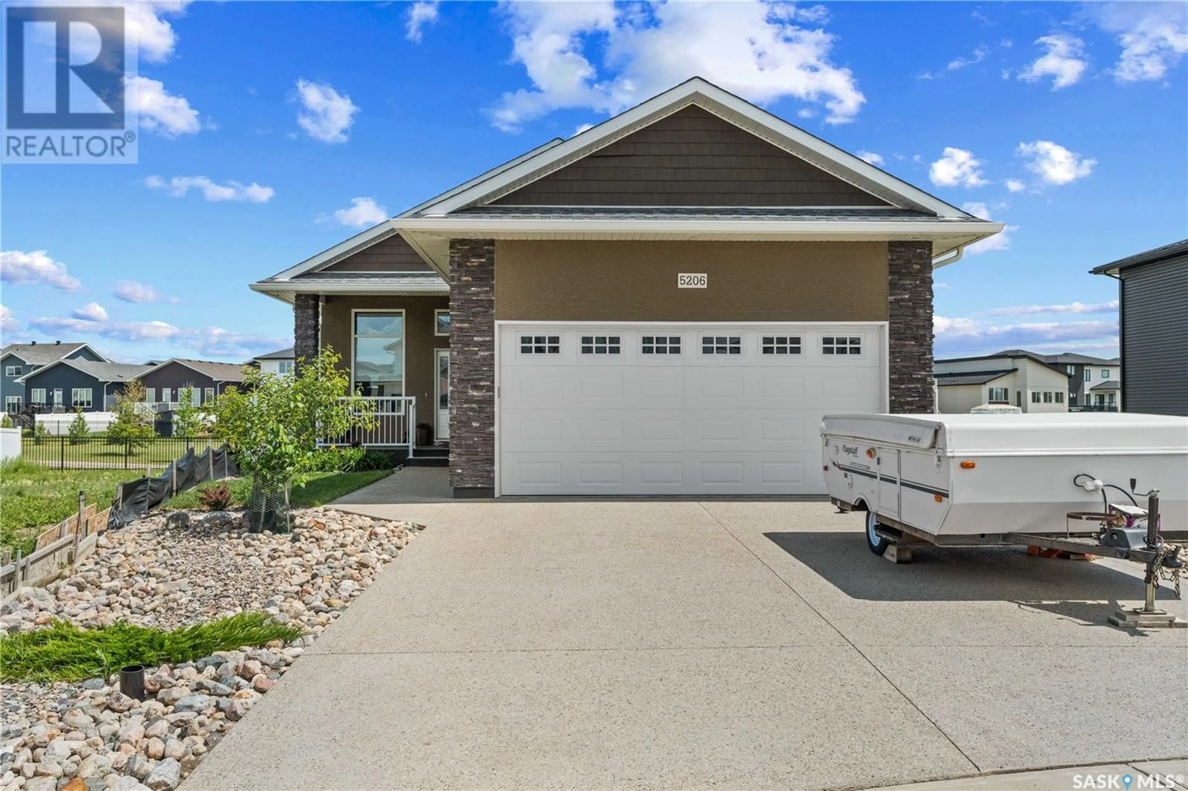 Home with vinyl exterior material, water/lake/river/ocean view for 5206 GREEN CRESCENT, Regina Saskatchewan S4V3S9