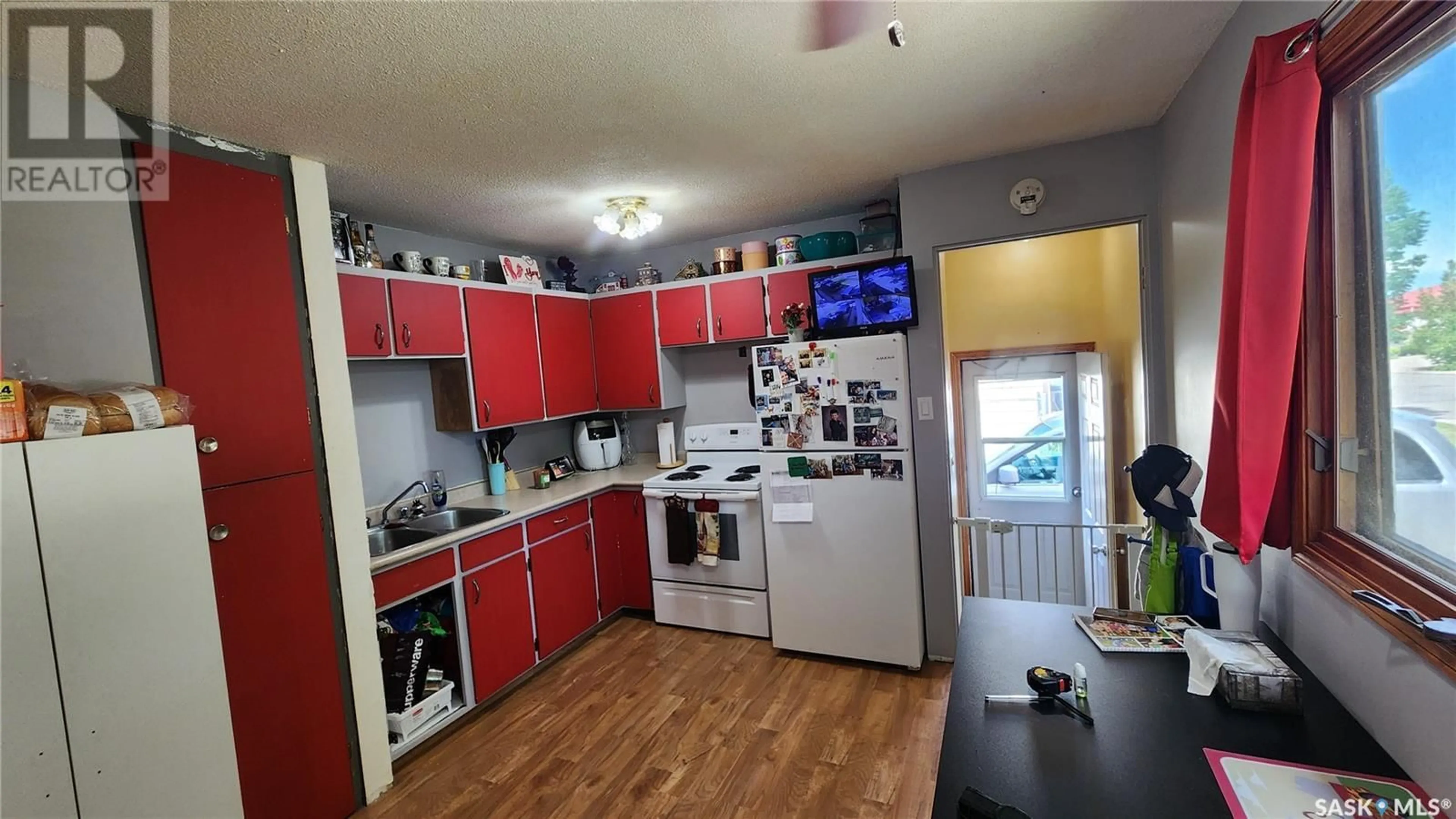 Standard kitchen, unknown for 1612 ST. LAURENT DRIVE, North Battleford Saskatchewan S9A3B3