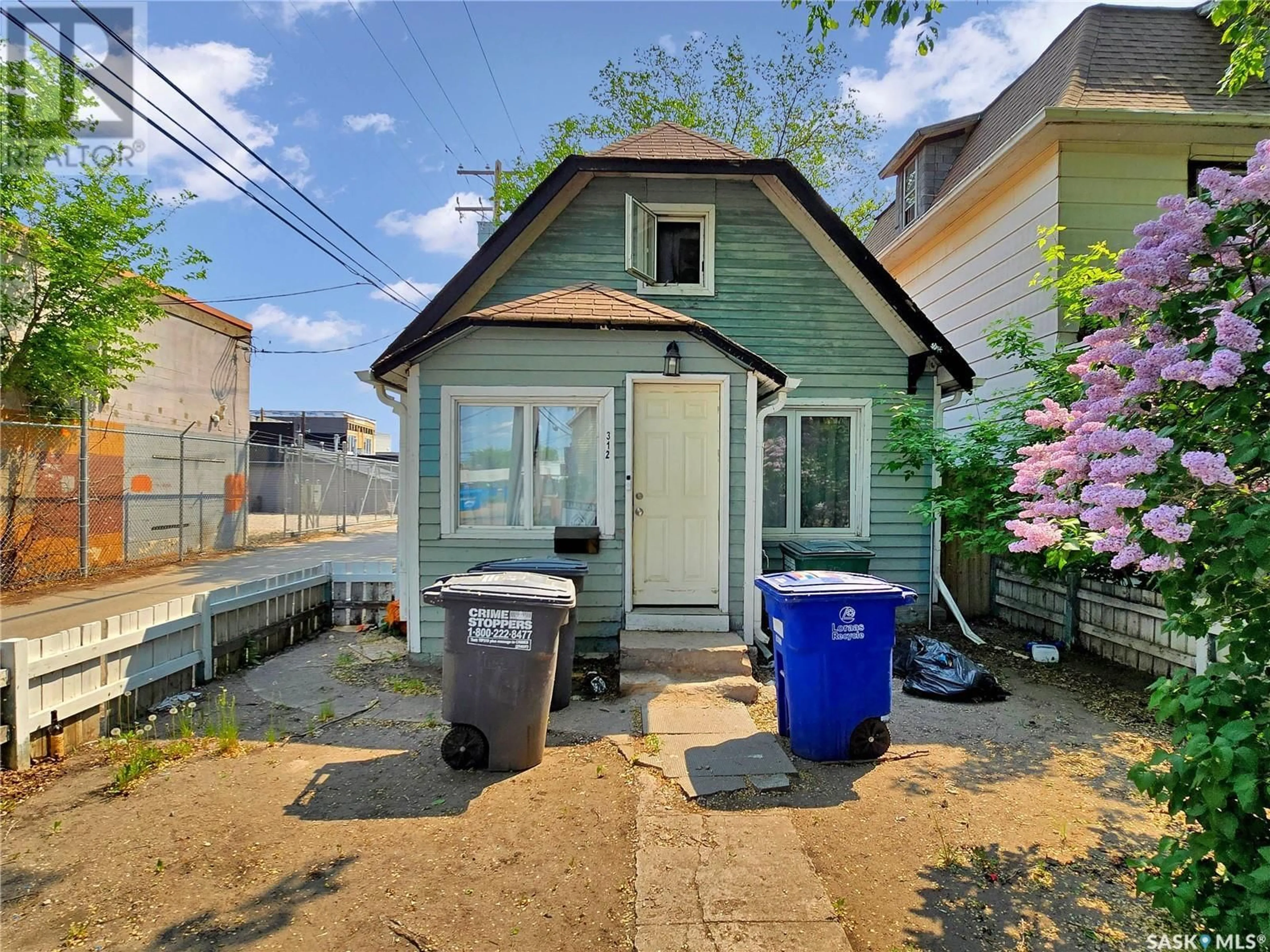A pic from outside/outdoor area/front of a property/back of a property/a pic from drone, street for 312 E AVENUE S, Saskatoon Saskatchewan S7M1S1