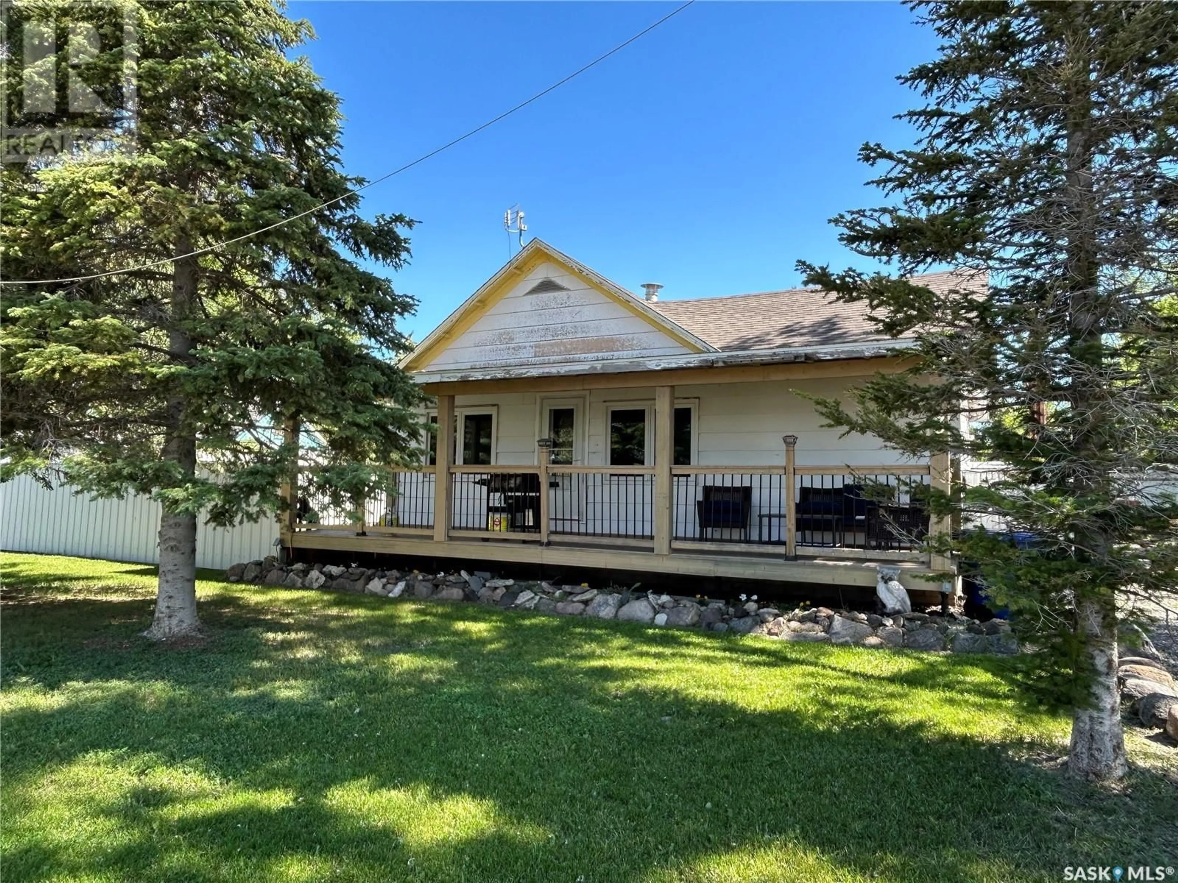 A pic from outside/outdoor area/front of a property/back of a property/a pic from drone, unknown for 3 COTEAU AVENUE, Halbrite Saskatchewan S0C1H0