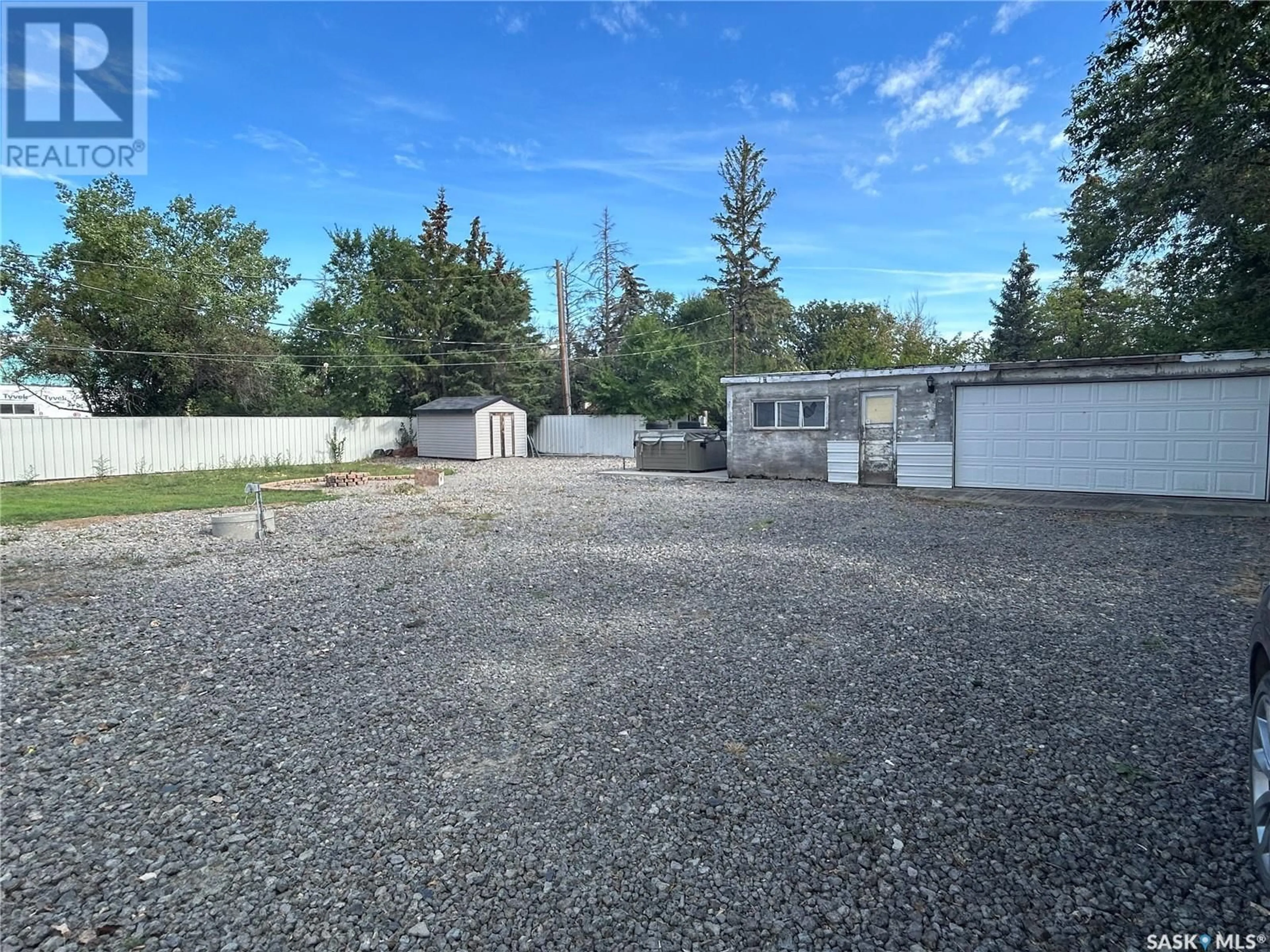 A pic from outside/outdoor area/front of a property/back of a property/a pic from drone, street for 3 COTEAU AVENUE, Halbrite Saskatchewan S0C1H0