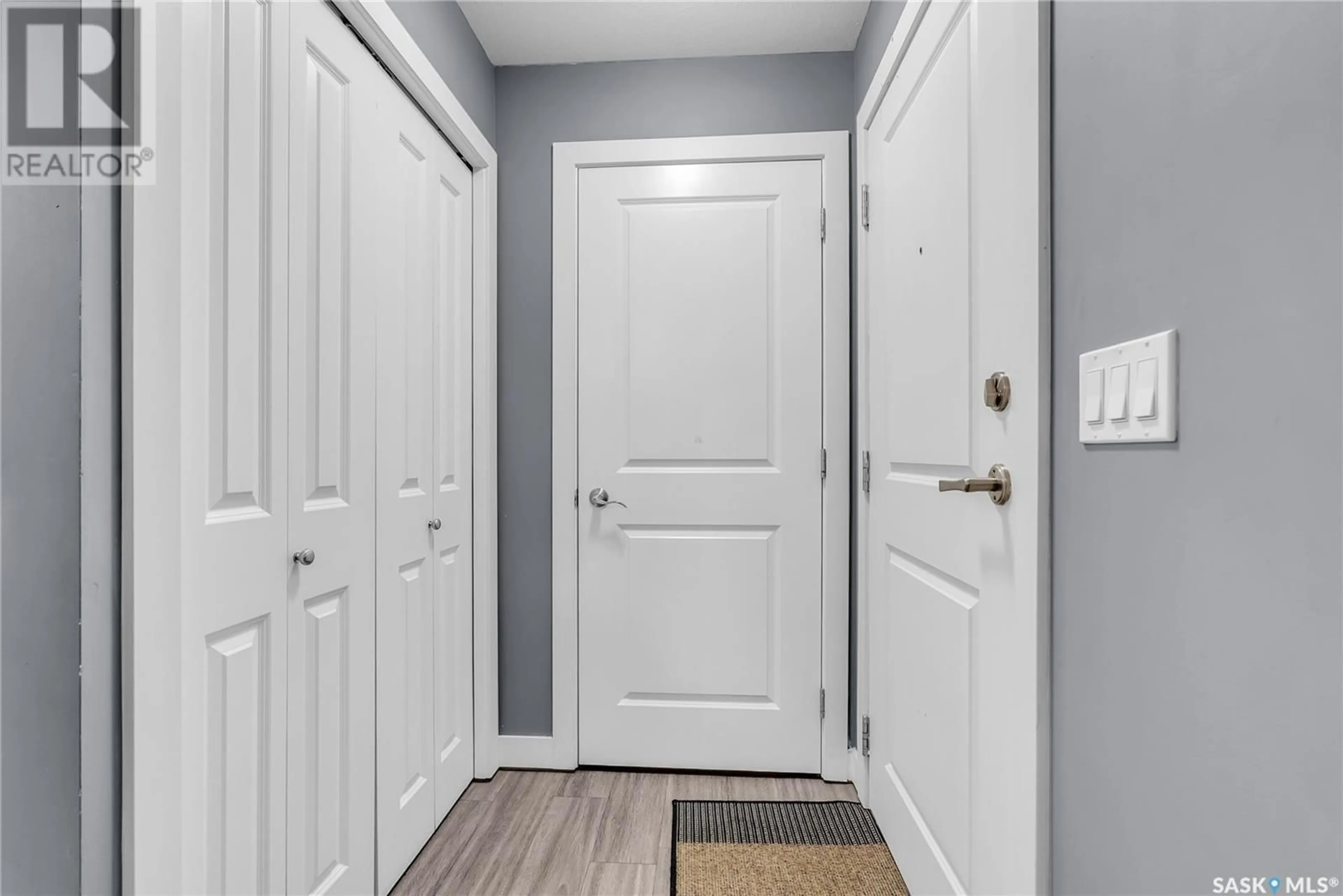 Indoor entryway for 108A HUNTER ROAD, Saskatoon Saskatchewan S7T1C9