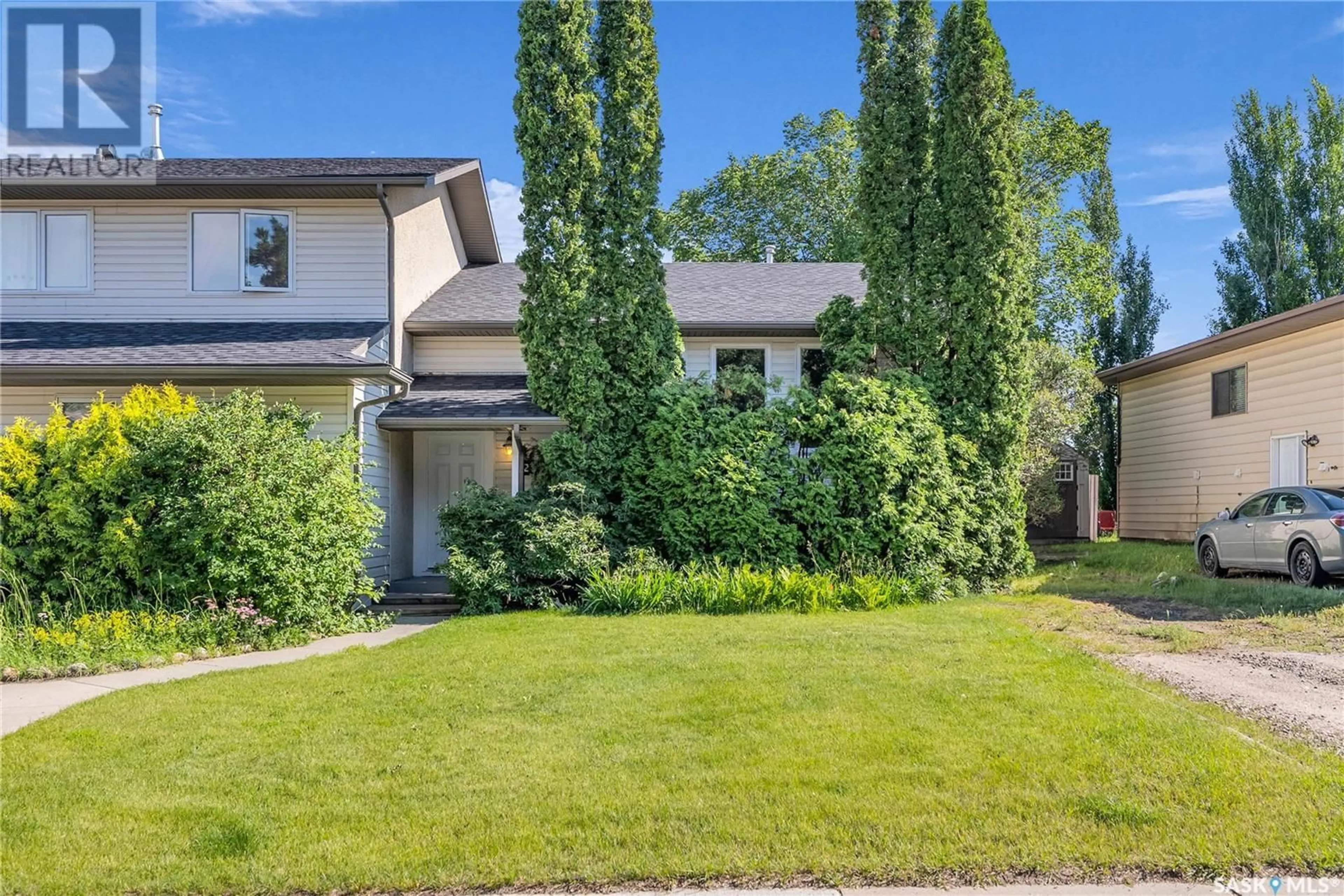 Patio, street for 231 LA RONGE ROAD, Saskatoon Saskatchewan S7K5C5