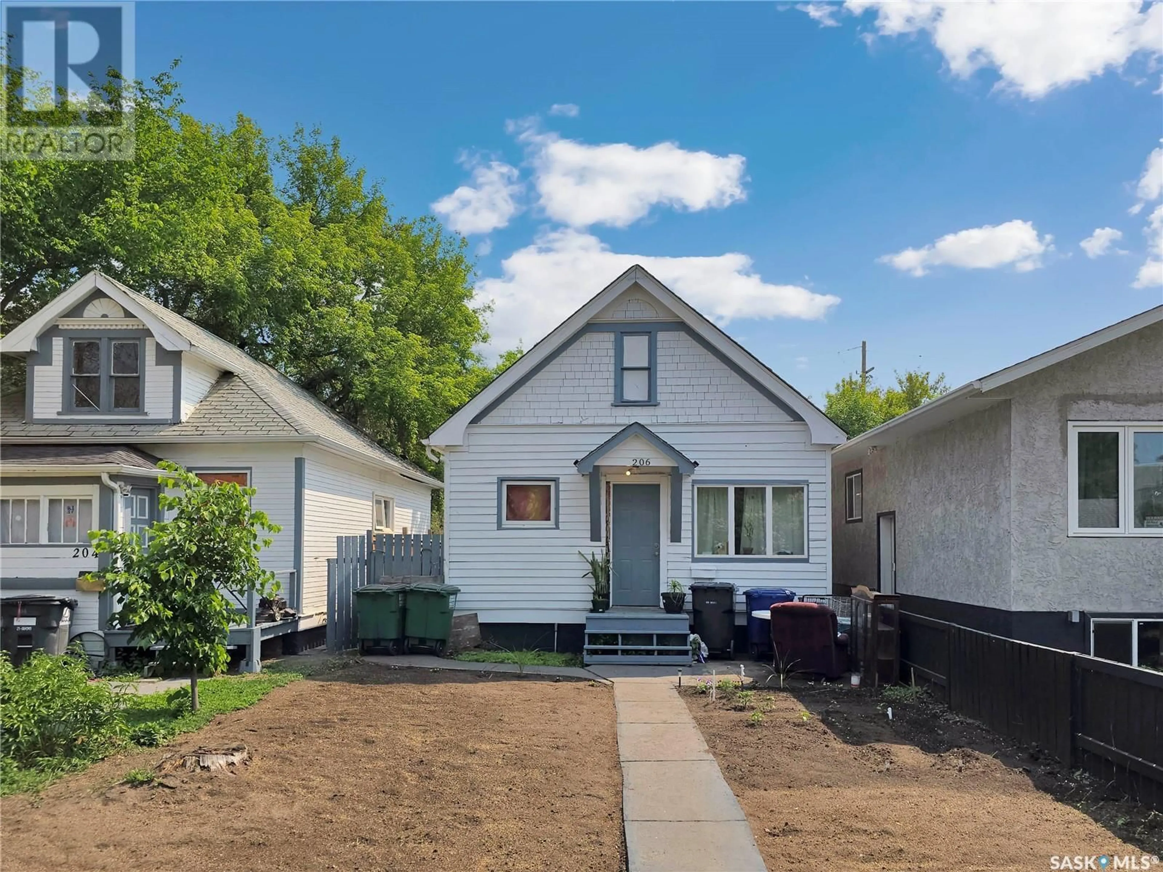 Home with vinyl exterior material, street for 206 K AVENUE, Saskatoon Saskatchewan S7M2C8