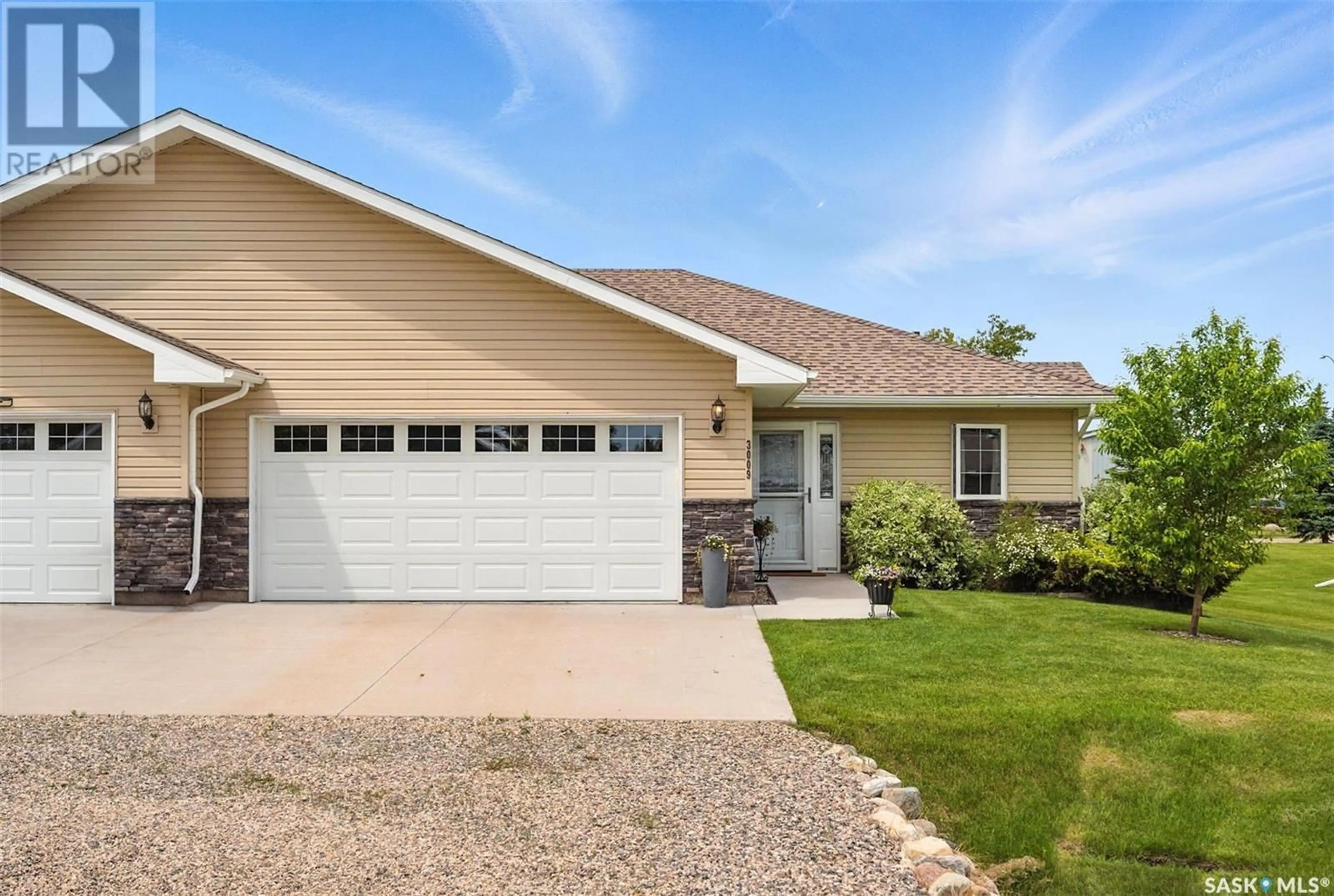 Home with vinyl exterior material, street for 3009 1ST AVENUE, Waldheim Saskatchewan S0K4R0