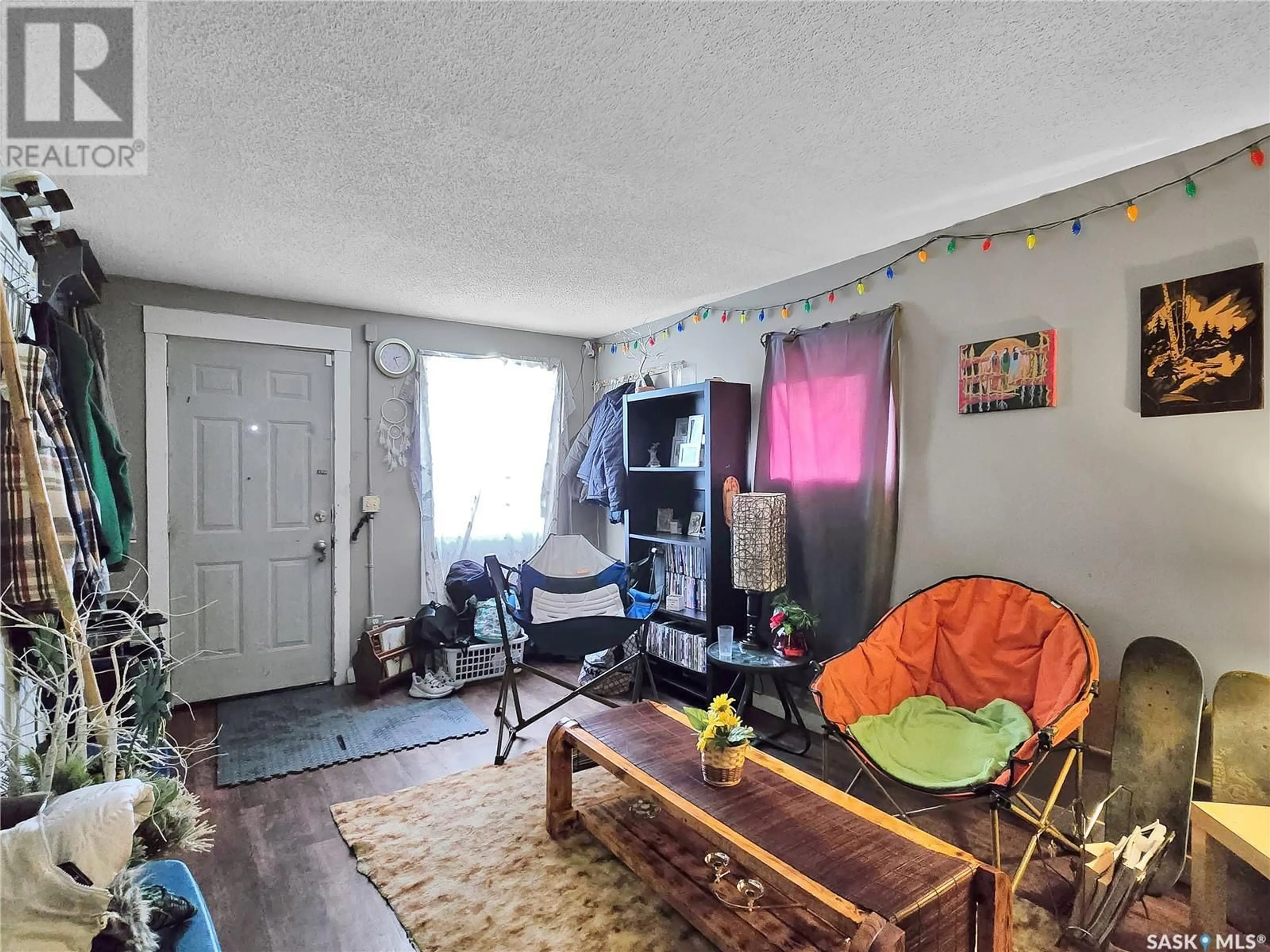 A pic of a room for 205 J AVENUE, Saskatoon Saskatchewan S7M2A2