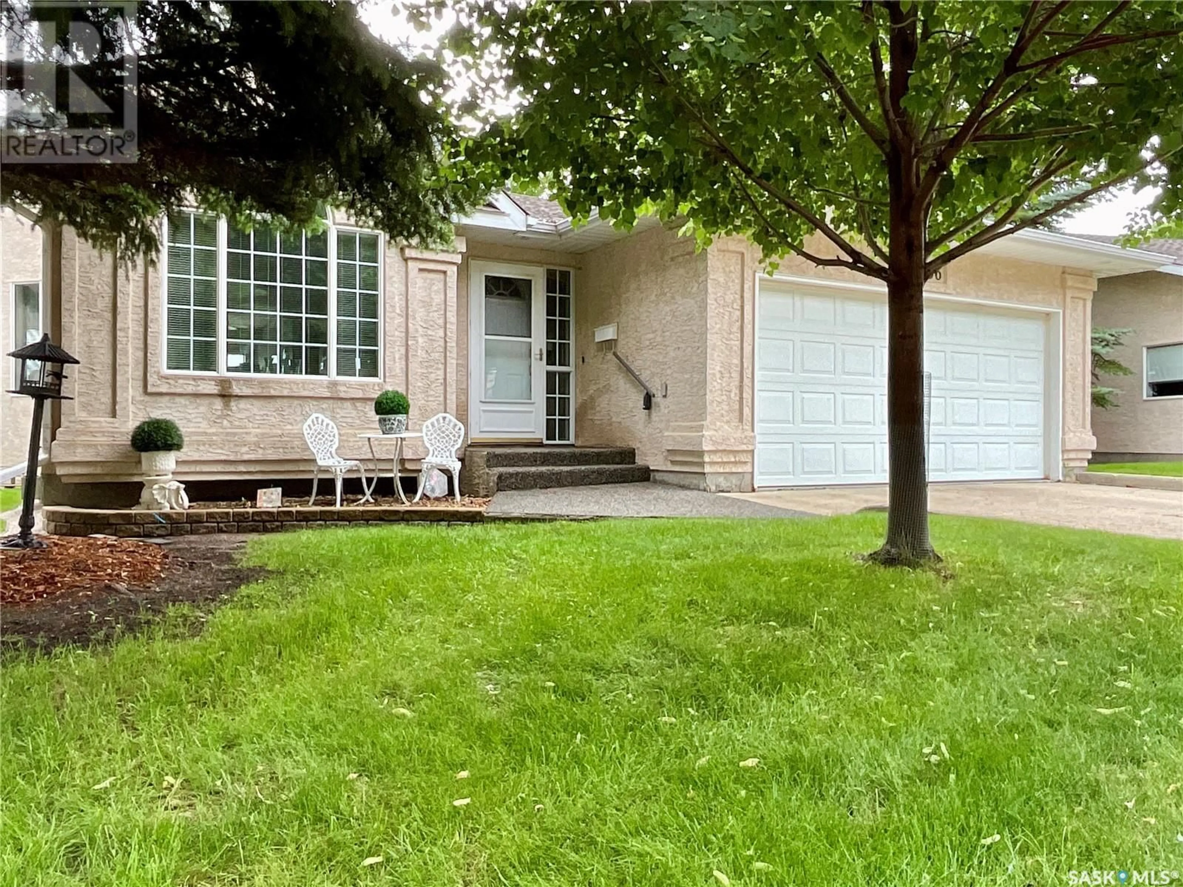 Home with vinyl exterior material, street for 3236 RENFREW CRESCENT, Regina Saskatchewan S4V2W5