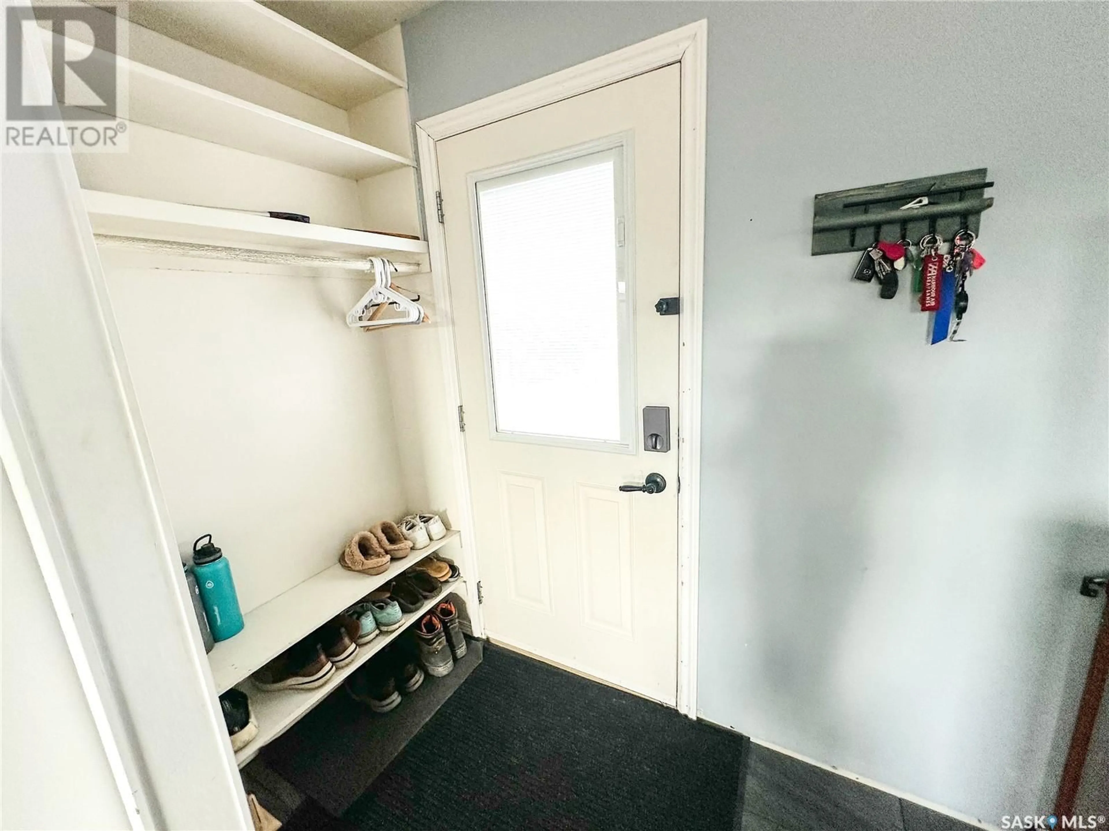 Indoor entryway for 1041 CARLTON DRIVE, Esterhazy Saskatchewan S0A0X0
