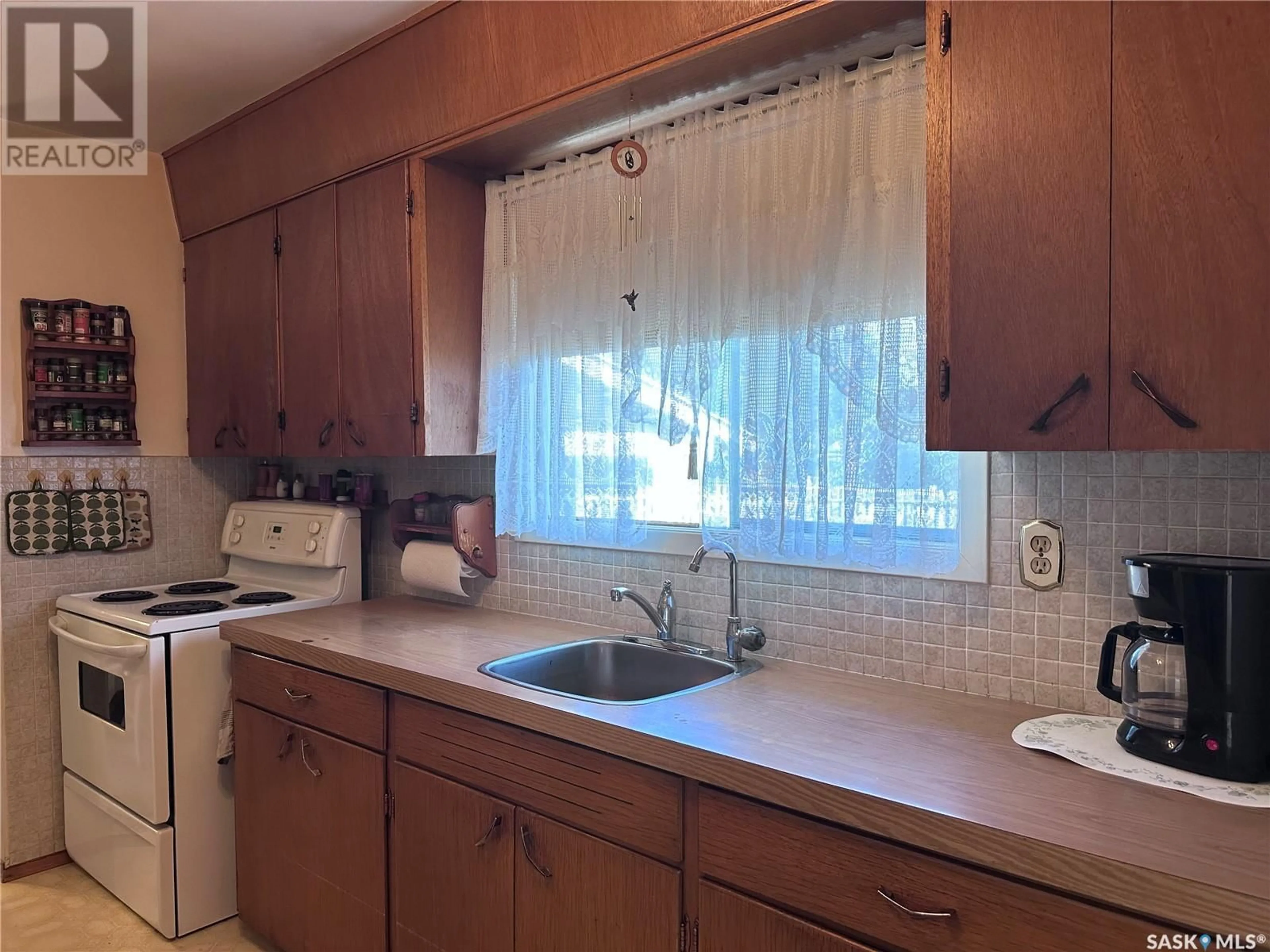 Standard kitchen, ceramic/tile floor for 161 COLDWELL ROAD, Regina Saskatchewan S4R4K7