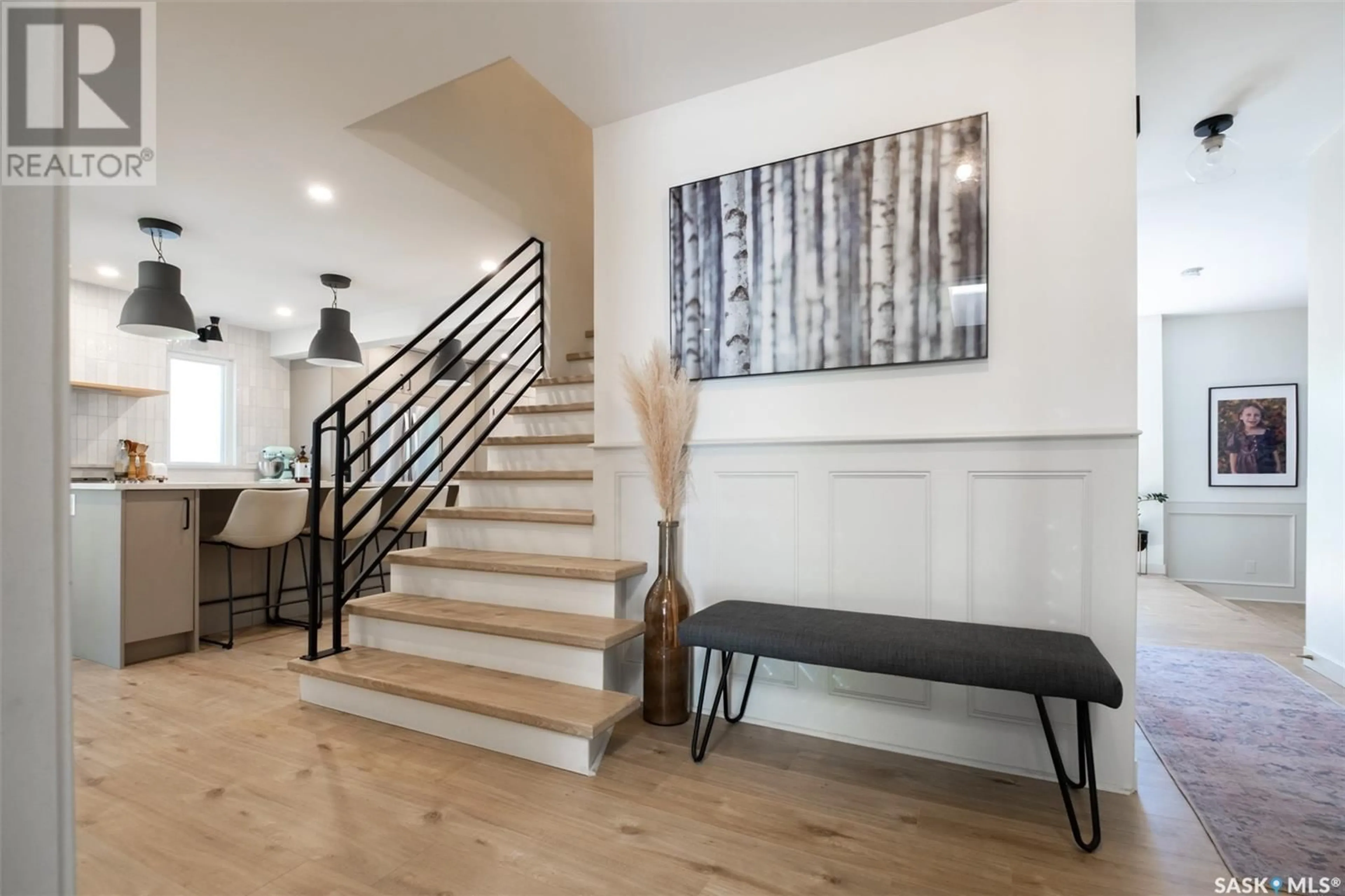 Indoor entryway for 114 METCALFE ROAD, Regina Saskatchewan S4V0H8