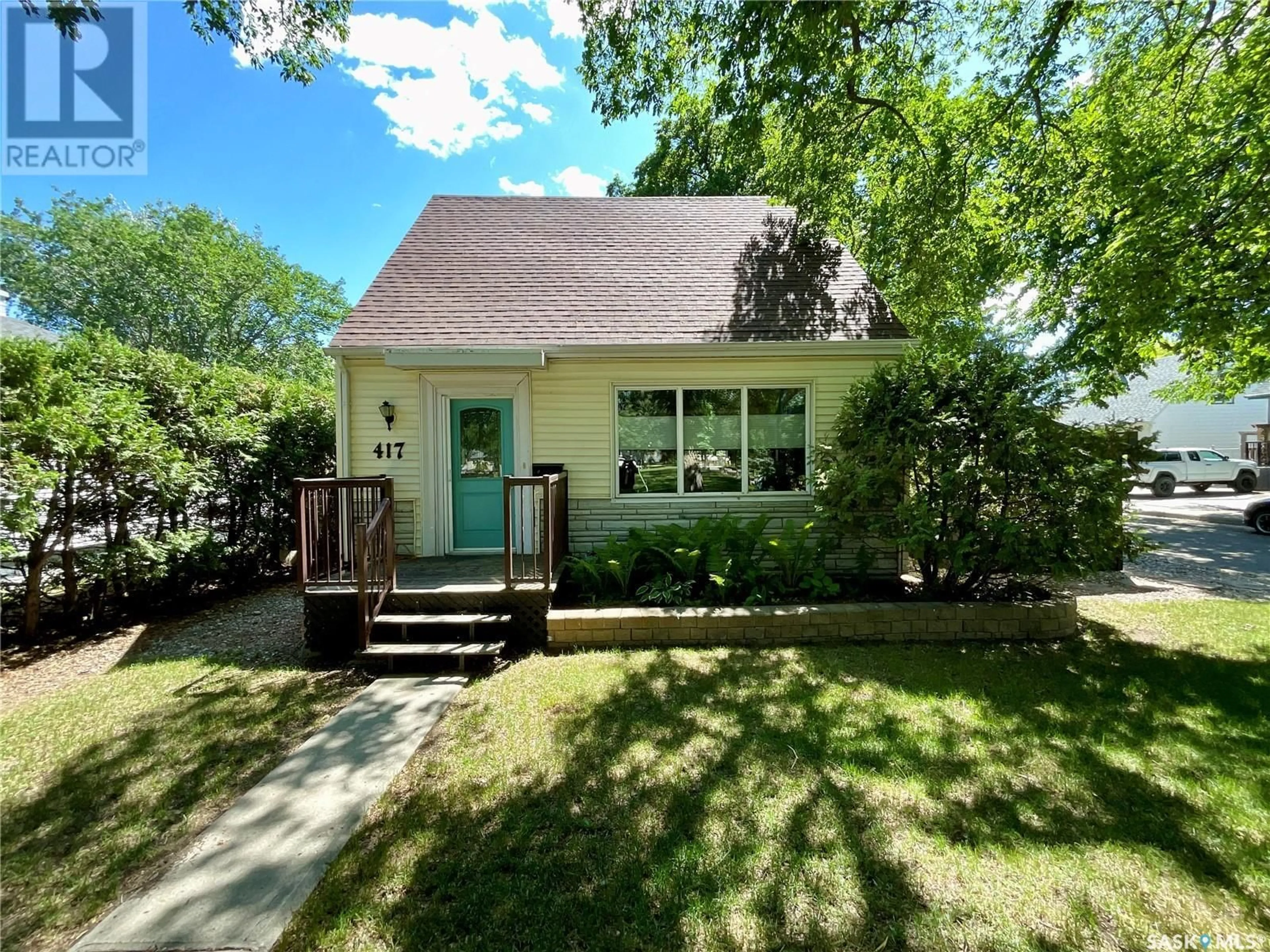 Home with vinyl exterior material, street for 417 HOLLAND AVENUE, Regina Saskatchewan S4N1G4