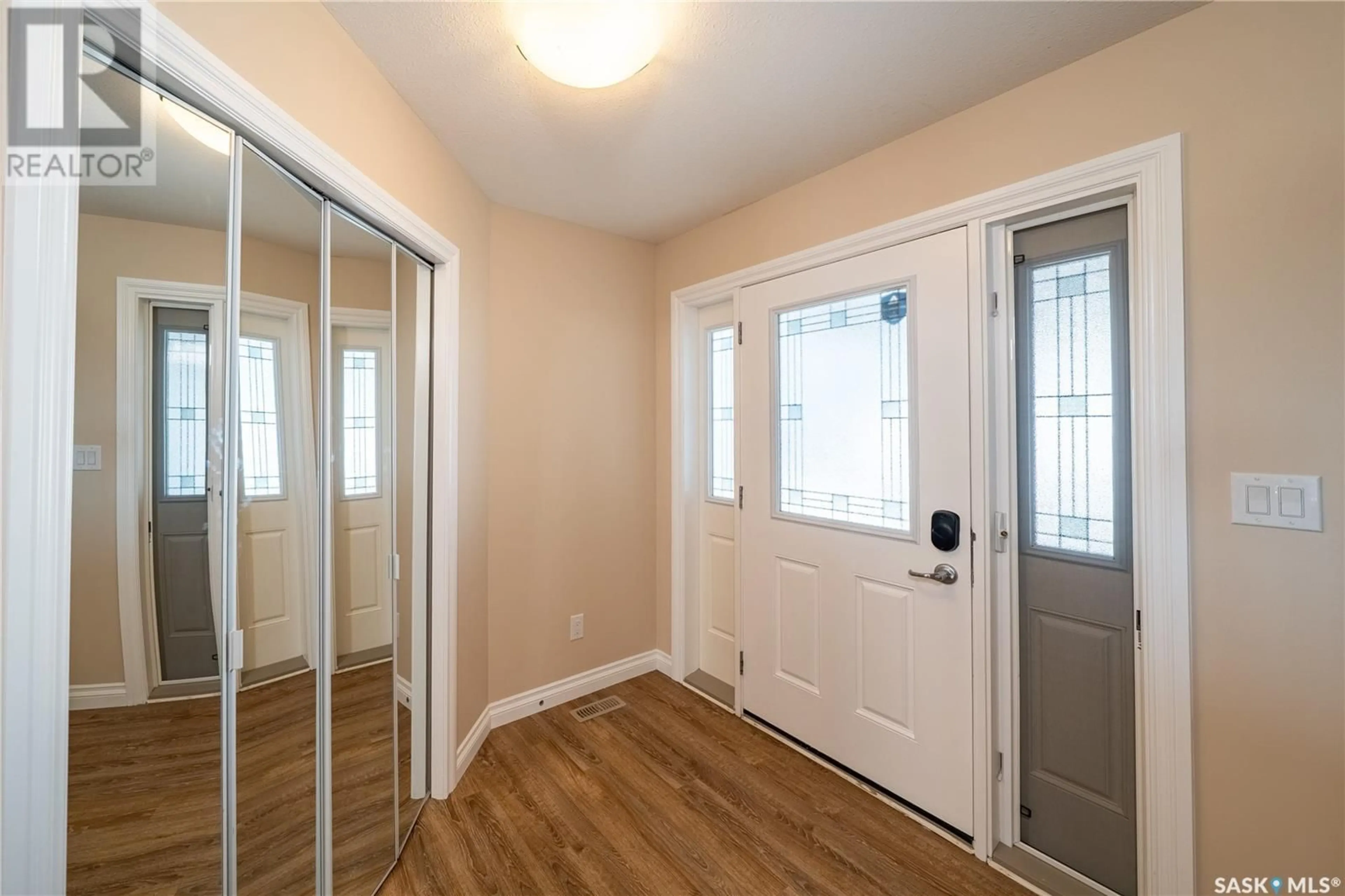 Indoor entryway for 5677 GLIDE CRESCENT, Regina Saskatchewan S4W0P1