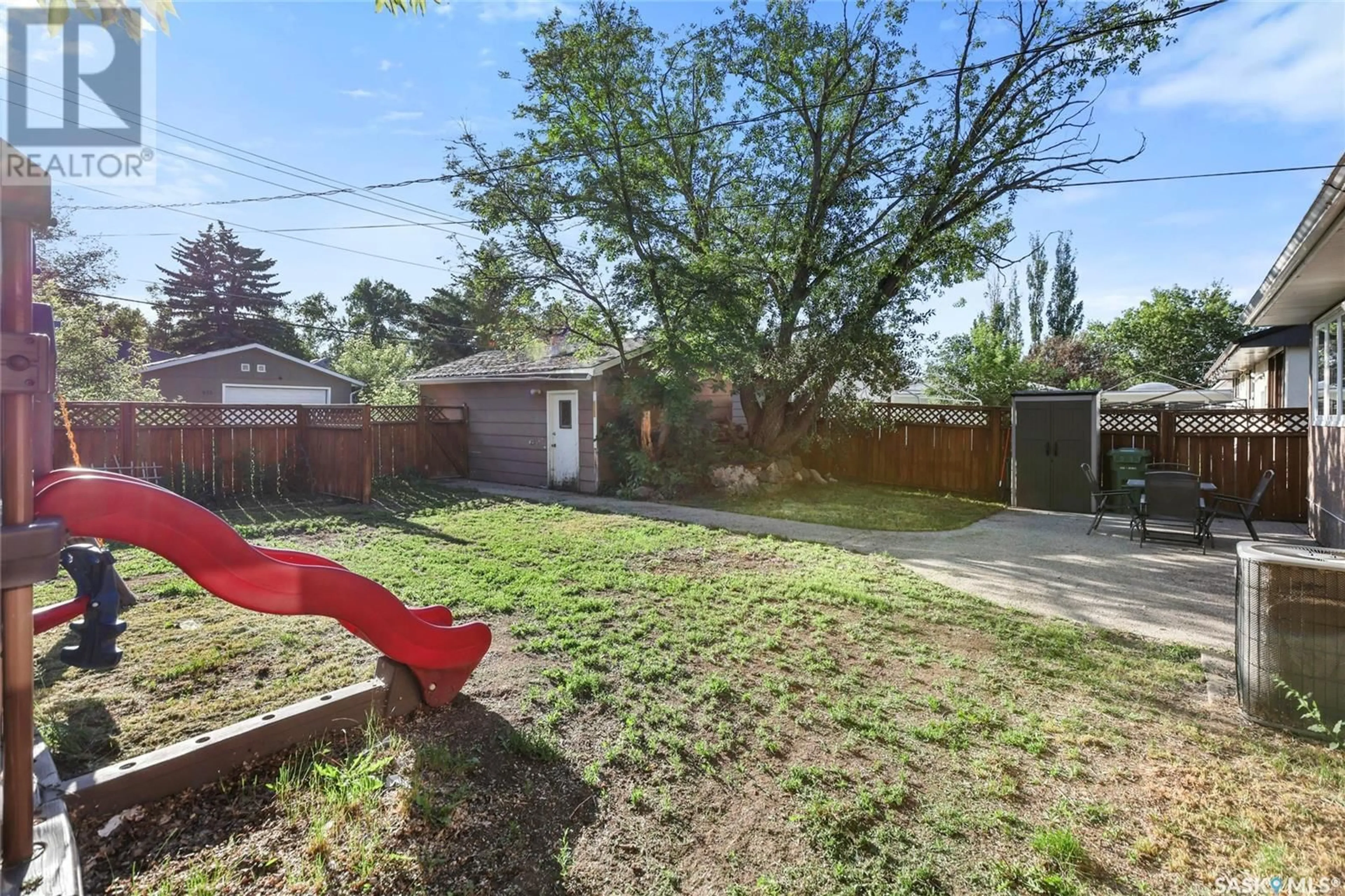 A pic from outside/outdoor area/front of a property/back of a property/a pic from drone, street for 832 WALKER STREET, Regina Saskatchewan S4T5N2