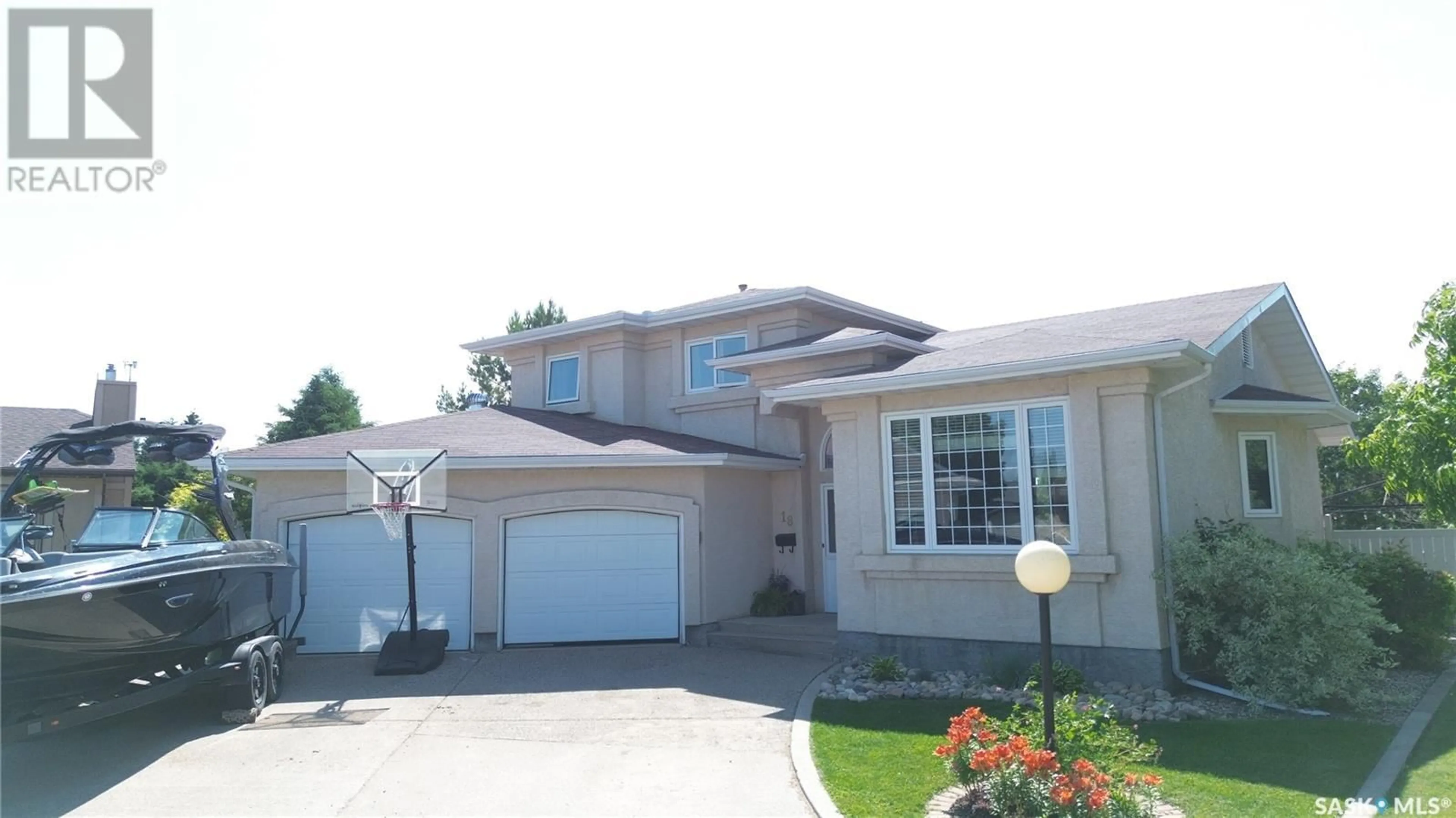 Home with vinyl exterior material, street for 18 SWITZER BAY, Yorkton Saskatchewan S3N1N6