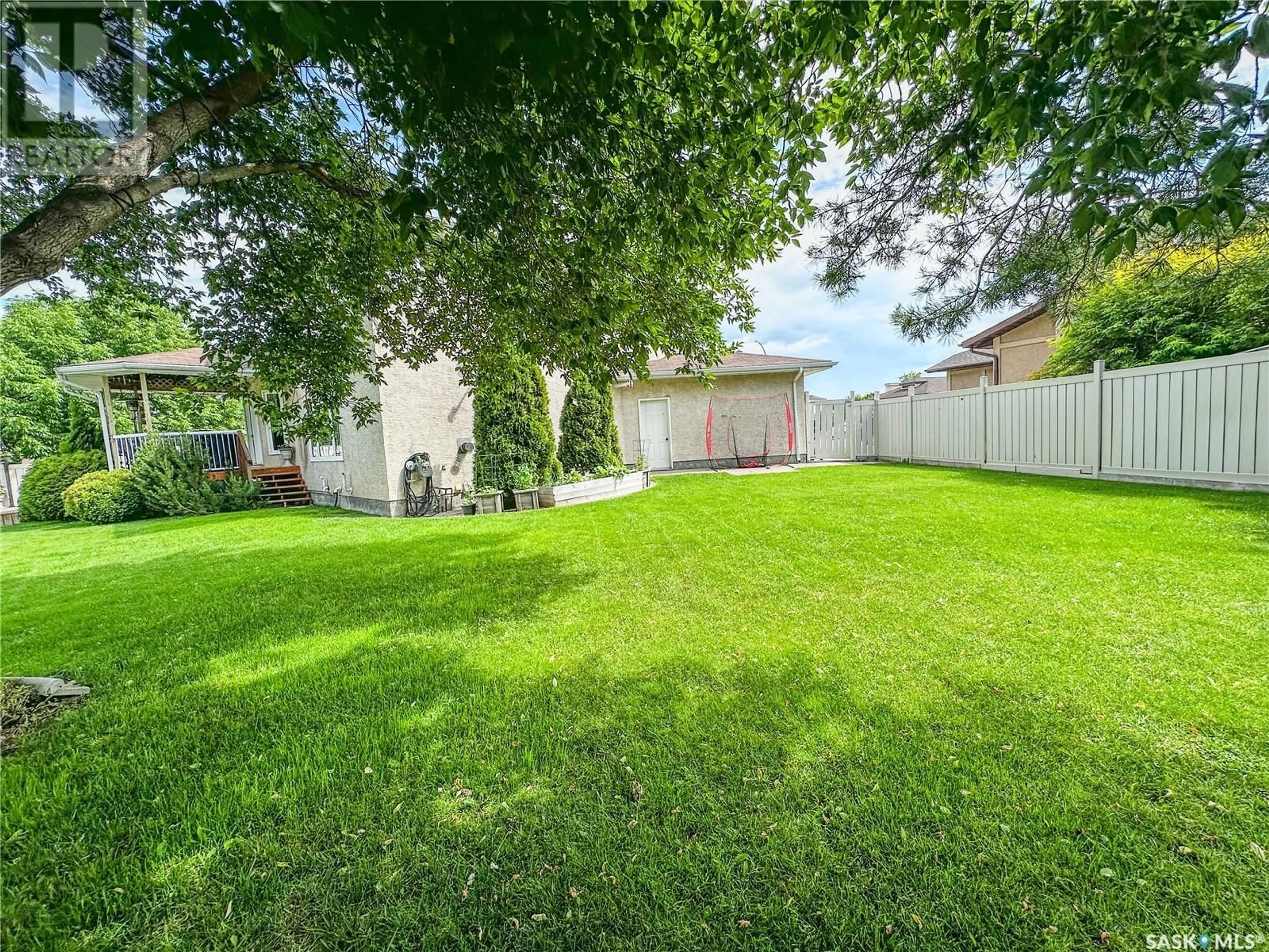 A pic from outside/outdoor area/front of a property/back of a property/a pic from drone, street for 18 SWITZER BAY, Yorkton Saskatchewan S3N1N6