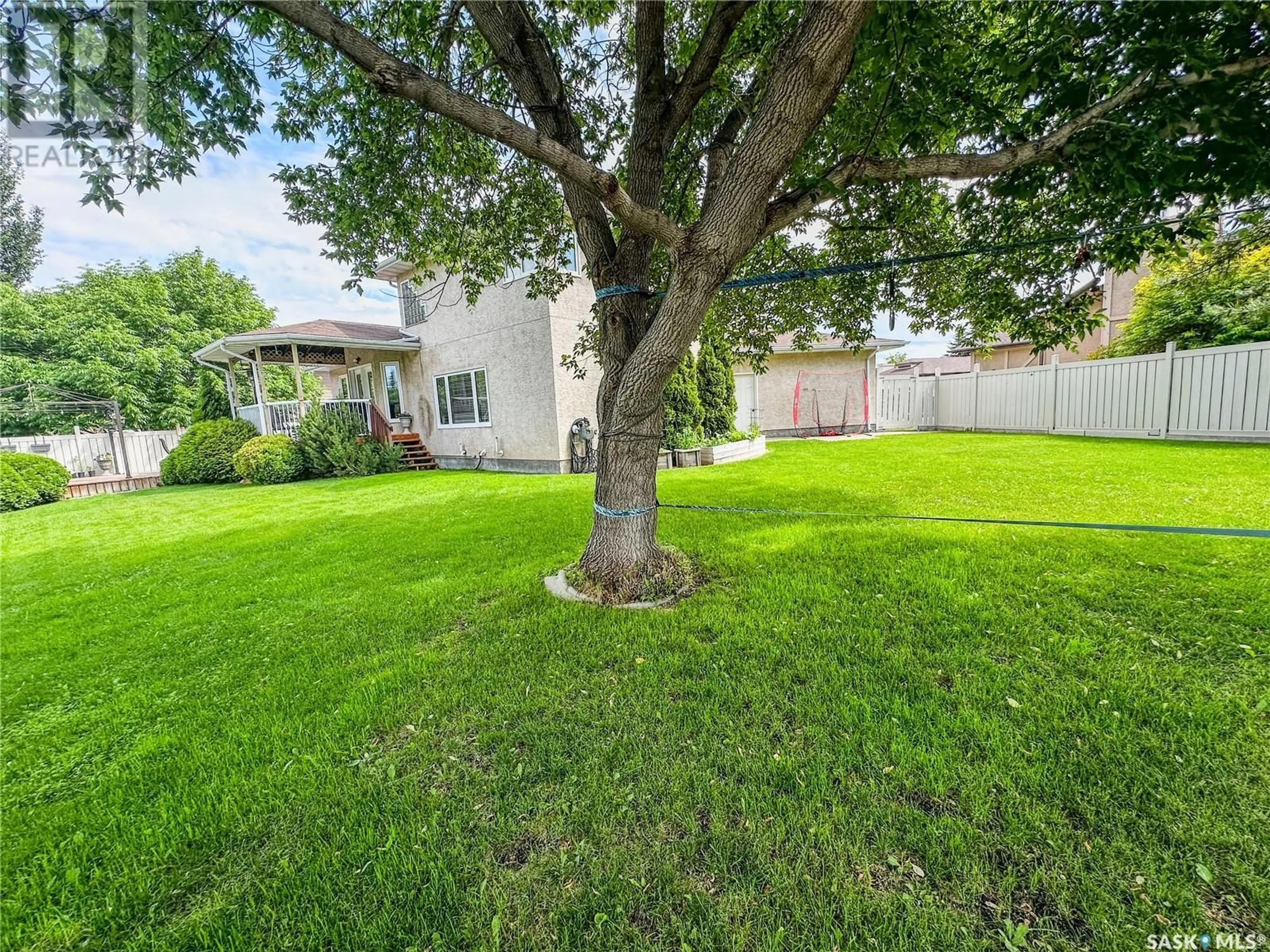 A pic from outside/outdoor area/front of a property/back of a property/a pic from drone, street for 18 SWITZER BAY, Yorkton Saskatchewan S3N1N6