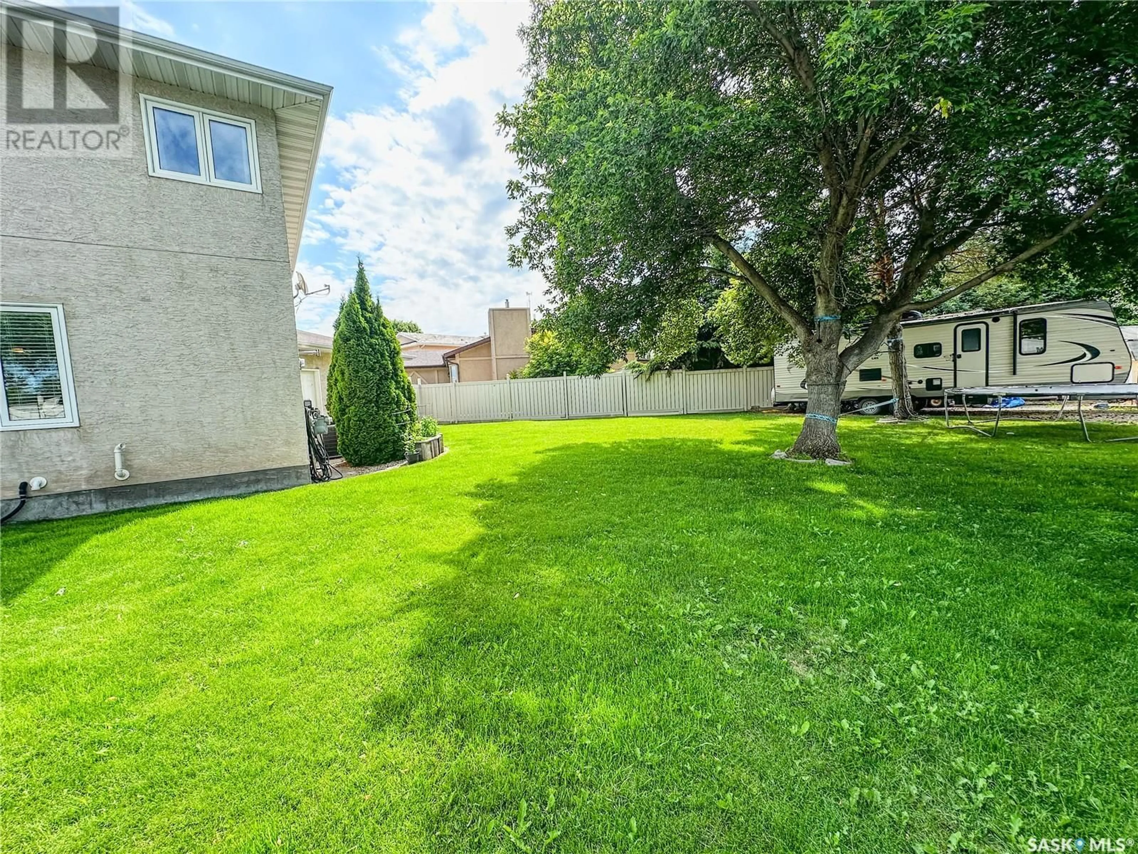 A pic from outside/outdoor area/front of a property/back of a property/a pic from drone, street for 18 SWITZER BAY, Yorkton Saskatchewan S3N1N6