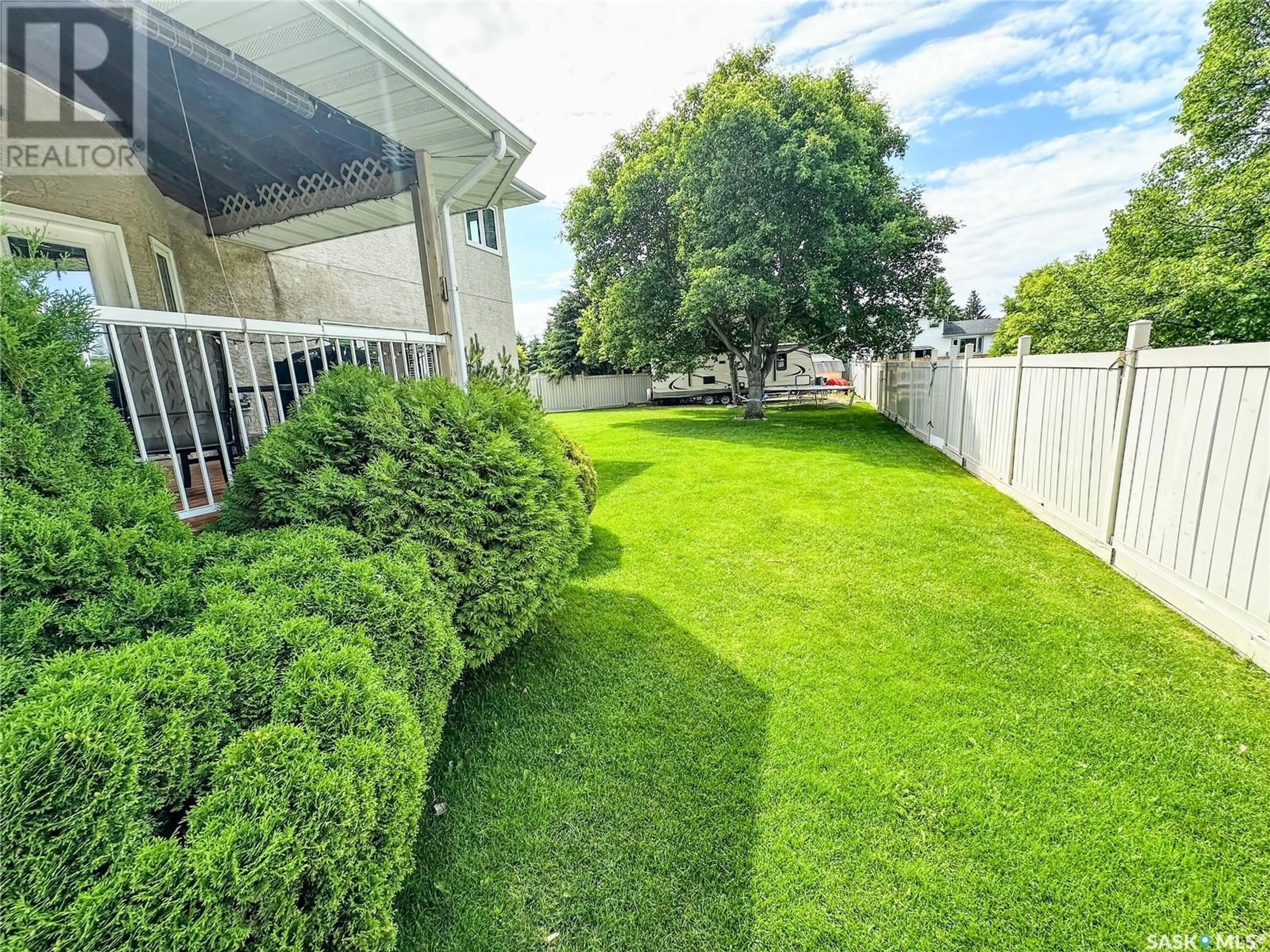 A pic from outside/outdoor area/front of a property/back of a property/a pic from drone, unknown for 18 SWITZER BAY, Yorkton Saskatchewan S3N1N6