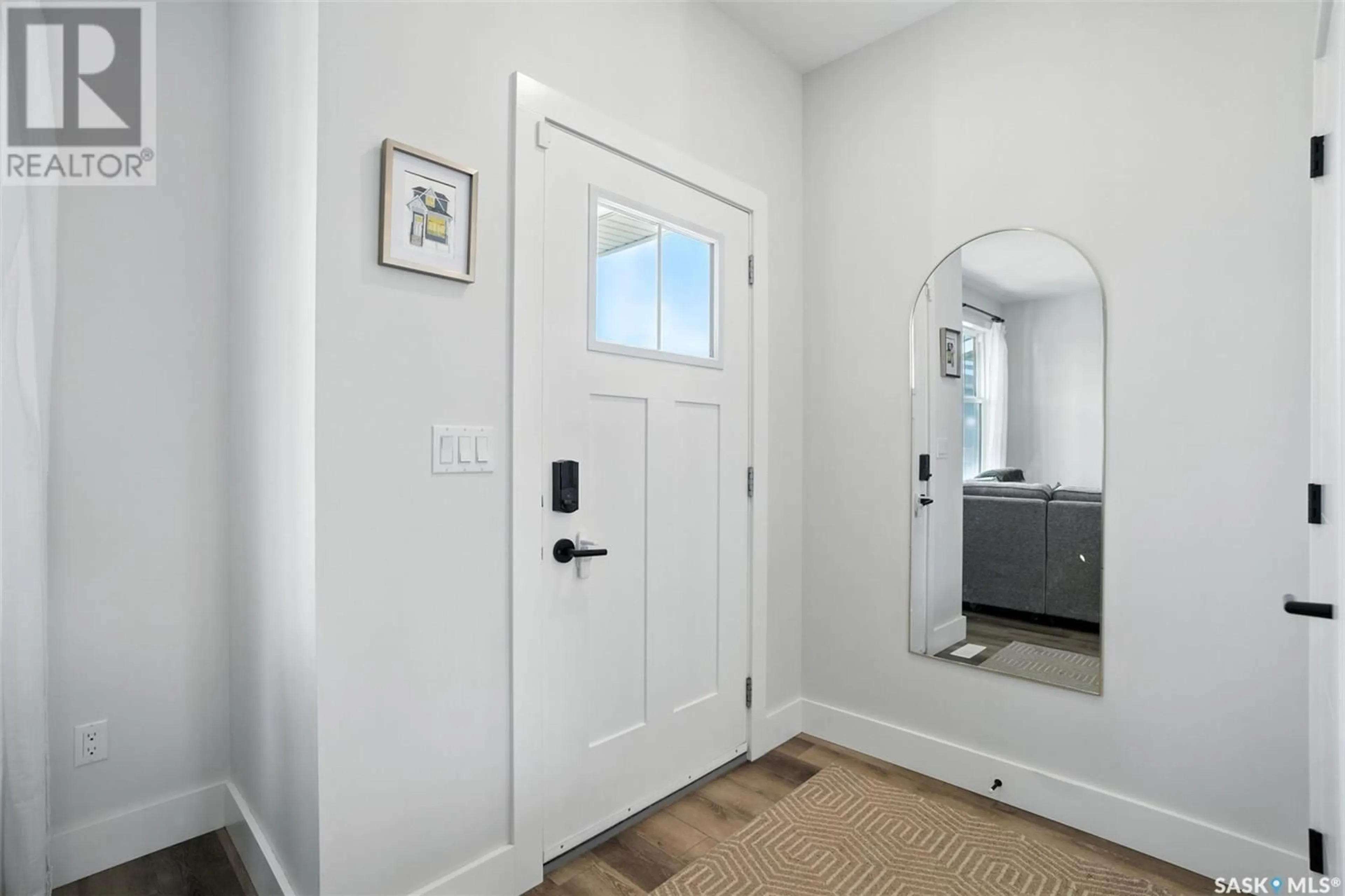 Indoor entryway for 1002 STILLING STREET, Saskatoon Saskatchewan S7V0X2