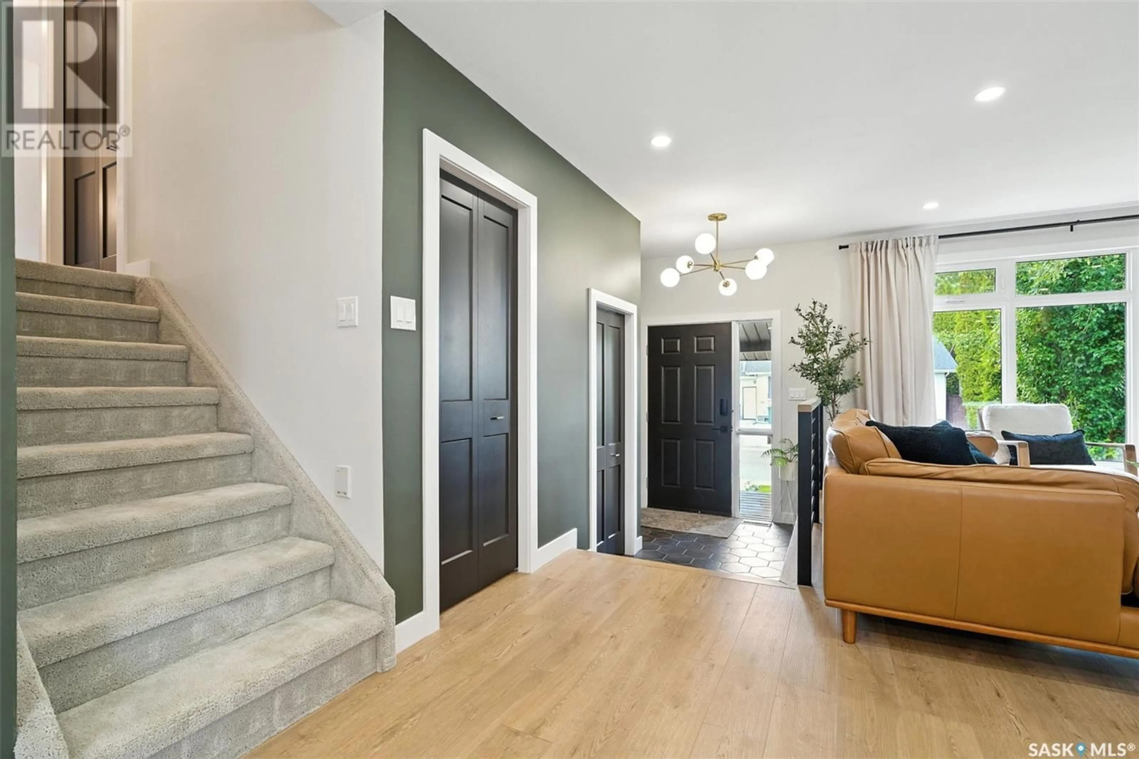 Indoor entryway for 558 WOLLASTON TERRACE, Saskatoon Saskatchewan S7J4H2