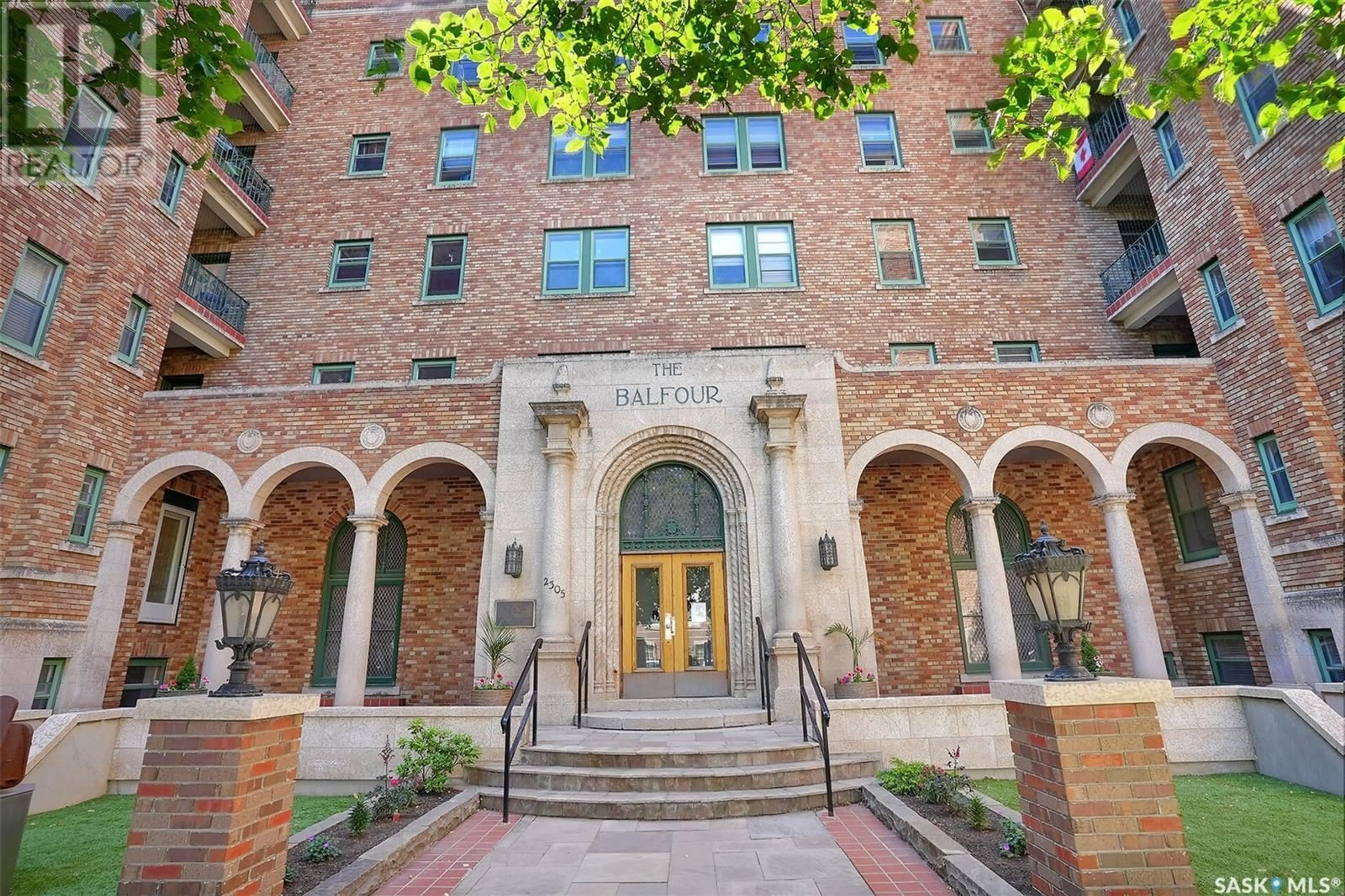 Indoor foyer for 604 - 2305 VICTORIA AVENUE, Regina Saskatchewan S4P0S7